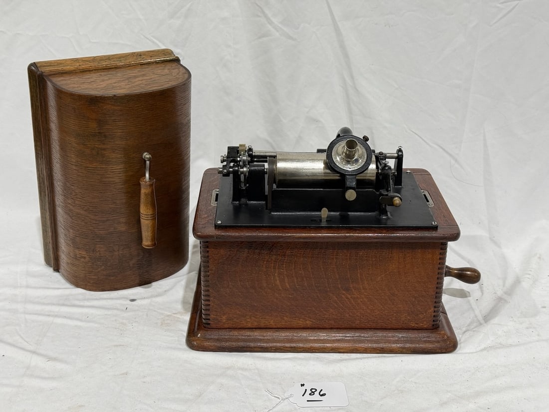 Edison Standard Cylinder Phonograph (1 of 4)