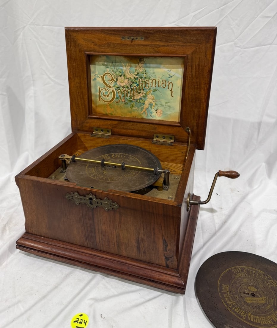 Symphonion 8-1/4" Disc Music Box: Oak, offset combs, 6 broken teeth, plays. 4 discs included. SN-262477