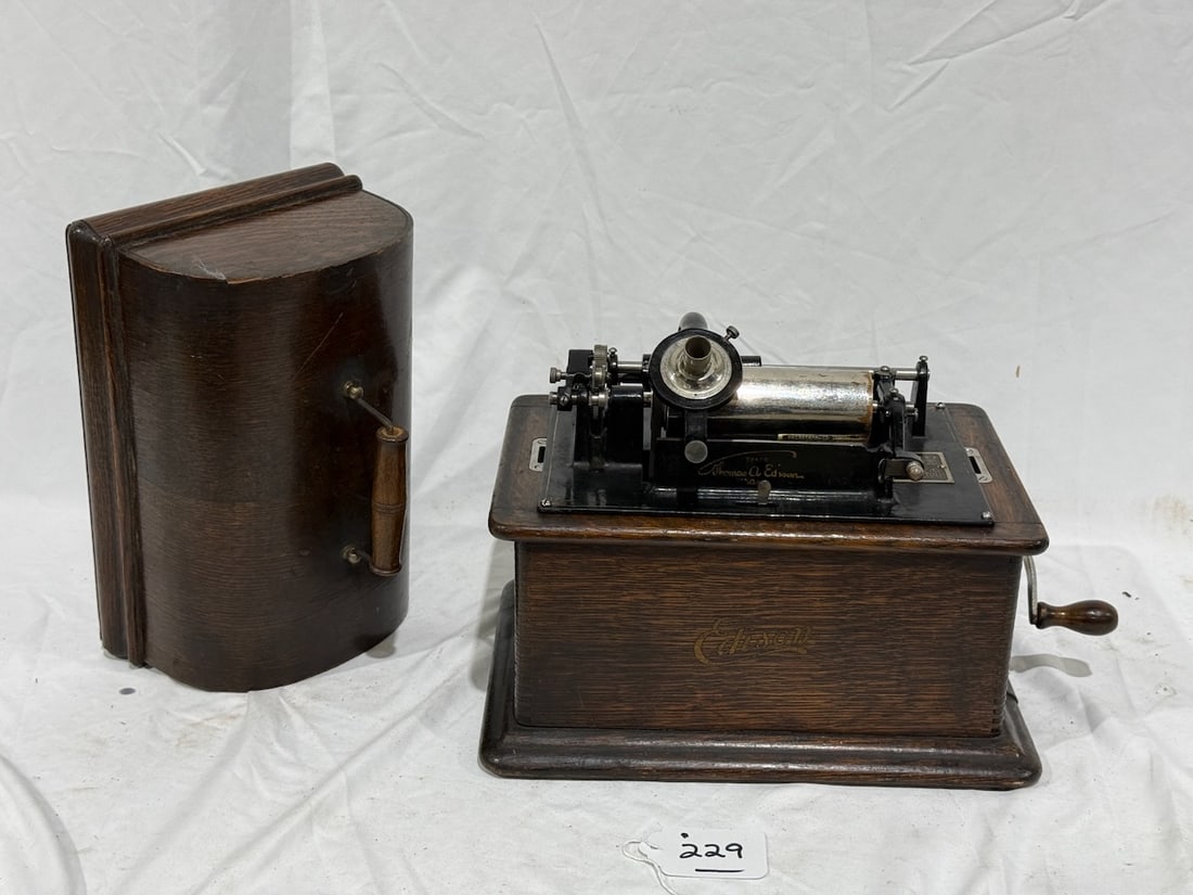 Edison Standard Cylinder Phonograph: 2/4 minute conversion, c reproducer, crank, no horn. SN-S367581