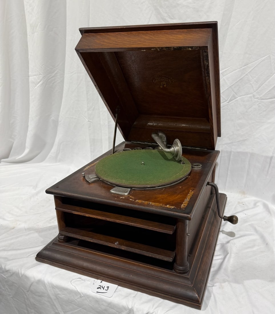 Columbia Oak Table Top Disc Phonograph: Reproducer, crank, inside horn, front louvers. SN-A46679