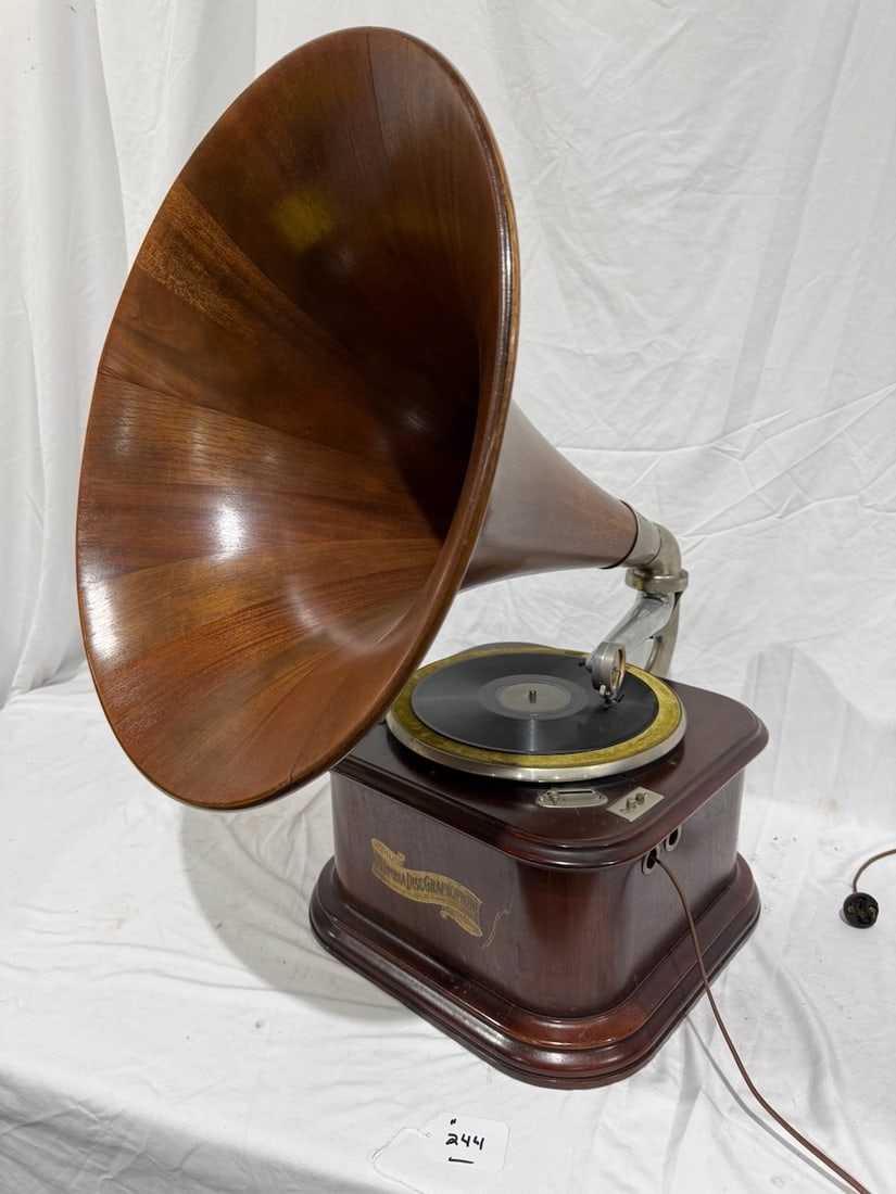 Columbia BD Majestic Graphophone Cylinder Phonograph (1 of 7)