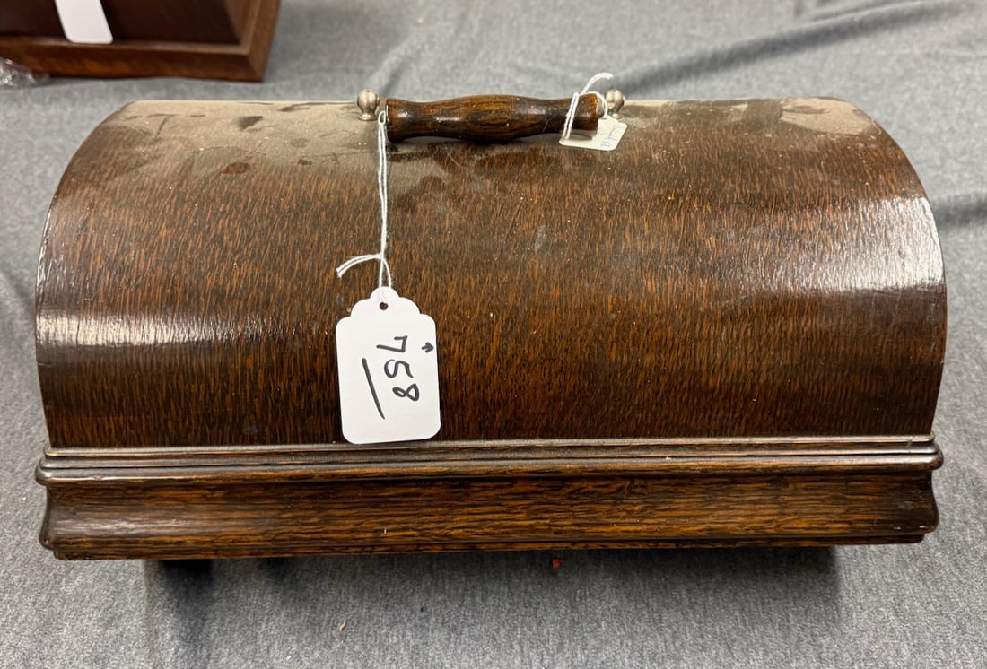 Edison Triumph Phonograph cover (1 of 2)