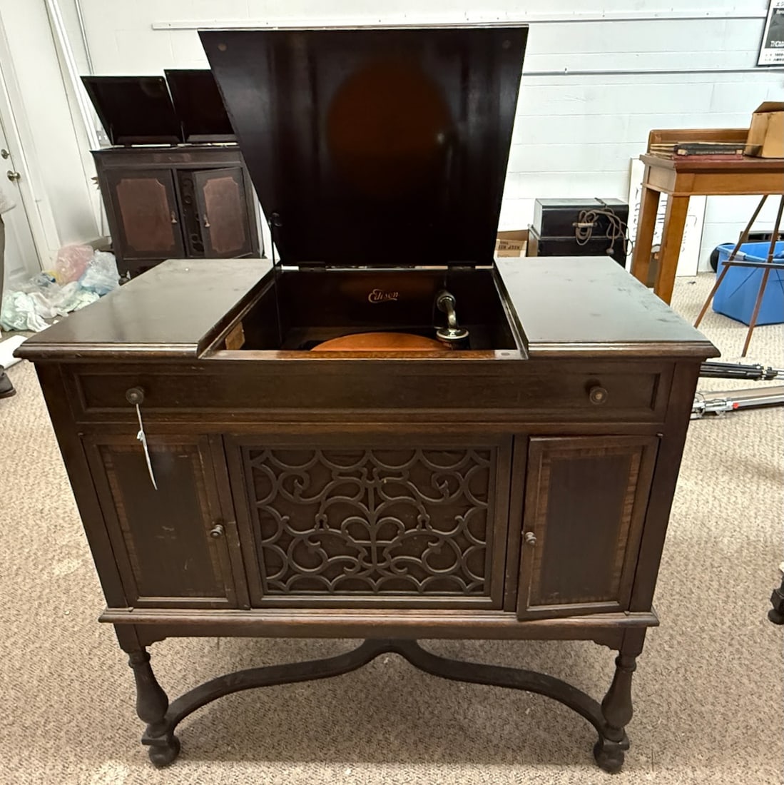 Edison William & Mary Console Phonograph (1 of 3)