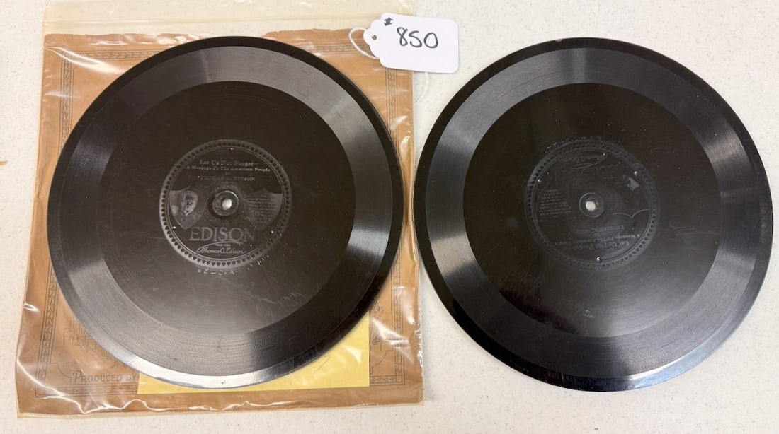 2 Edison Diamond Discs, "Let Us Not Forget": One lot.