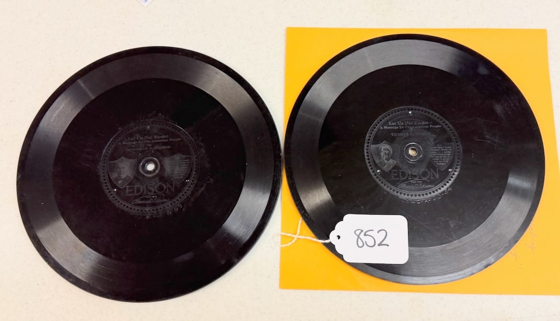 2 Edison Diamond Discs, "Let Us Not Forget": One lot.