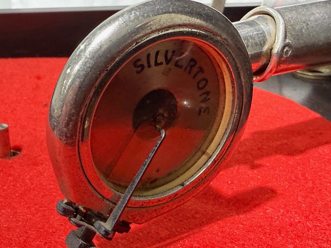 Silvertone Disc phonograph - 2