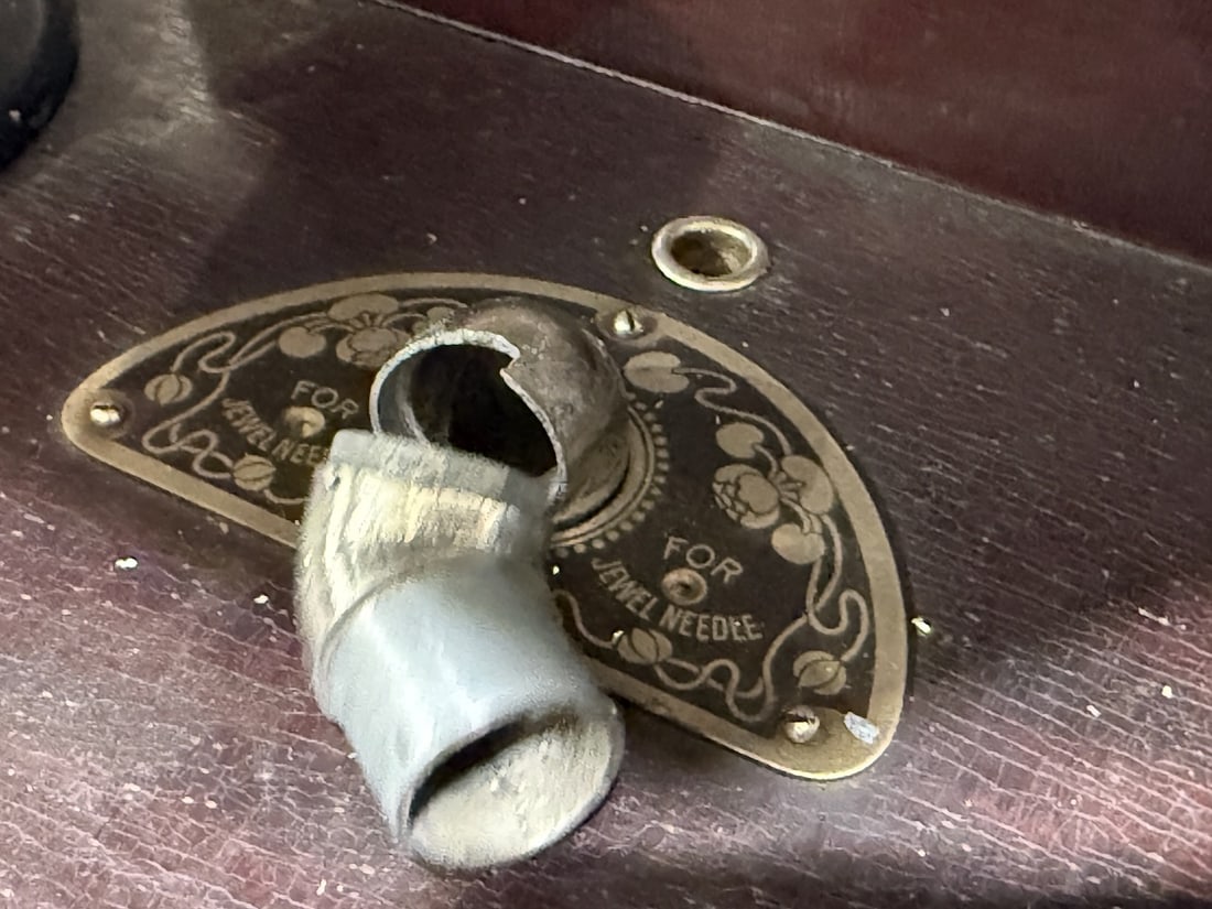 Silvertone Disc phonograph - 3