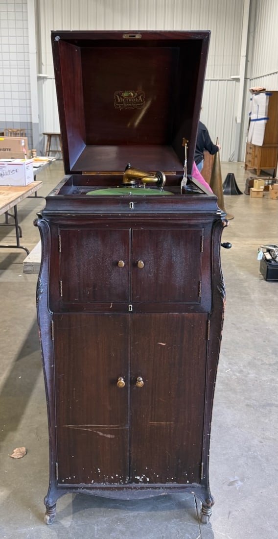 Vicor Victrola VV-XVI (1 of 3)