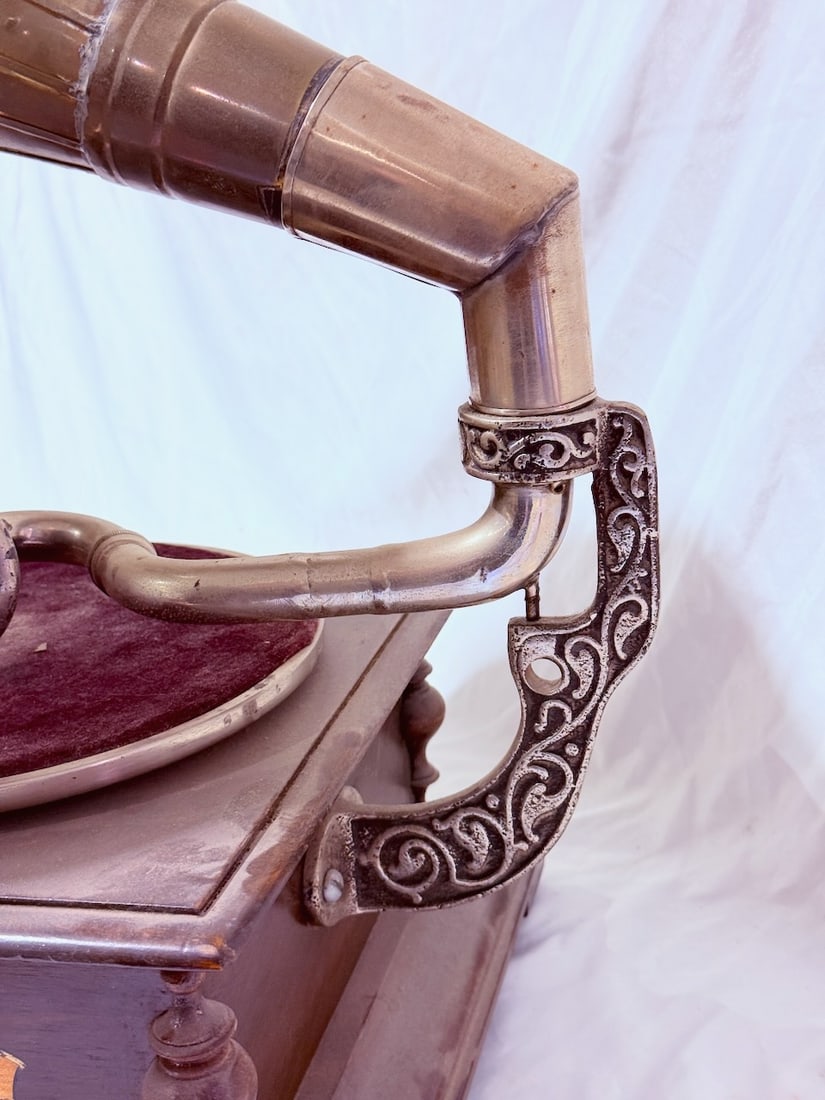 Leophone Gramophone - 3