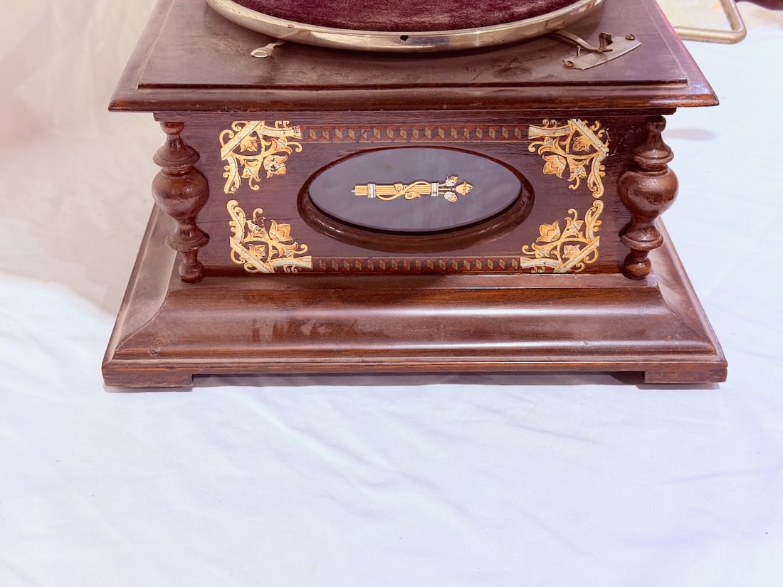 Leophone Gramophone - 4