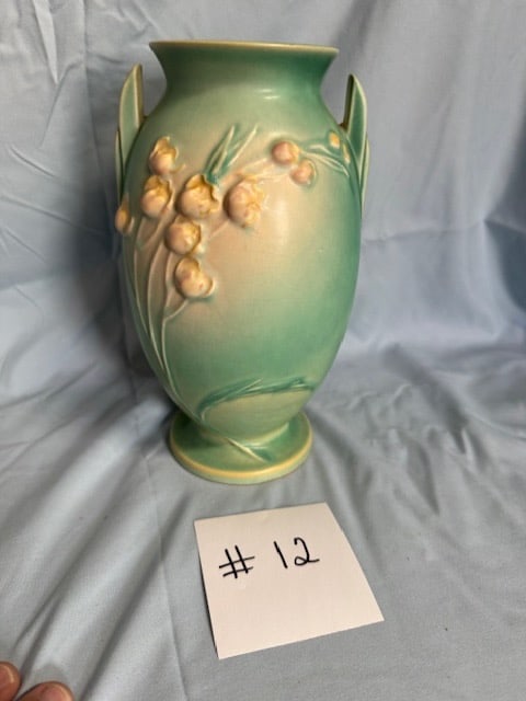 Roseville Ixia Pattern Vase: Marked "Roseville 860-9"