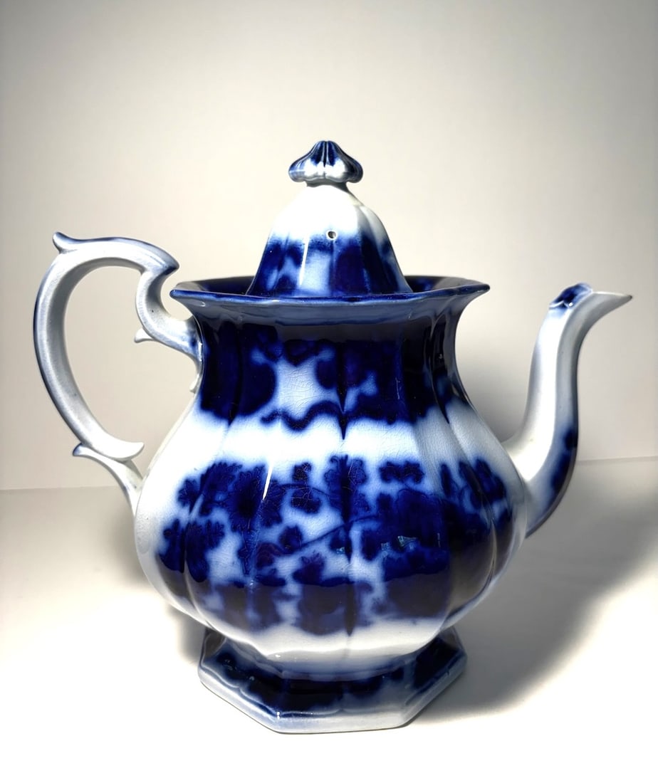 Flow Blue: Cashmere, 7 3/4" Split Panel Primary Teapot - 2
