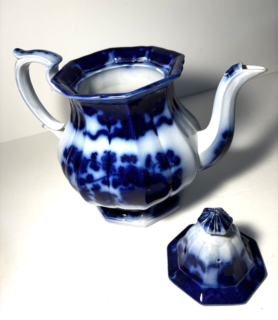 Flow Blue: Cashmere, 7 3/4" Split Panel Primary Teapot - 3