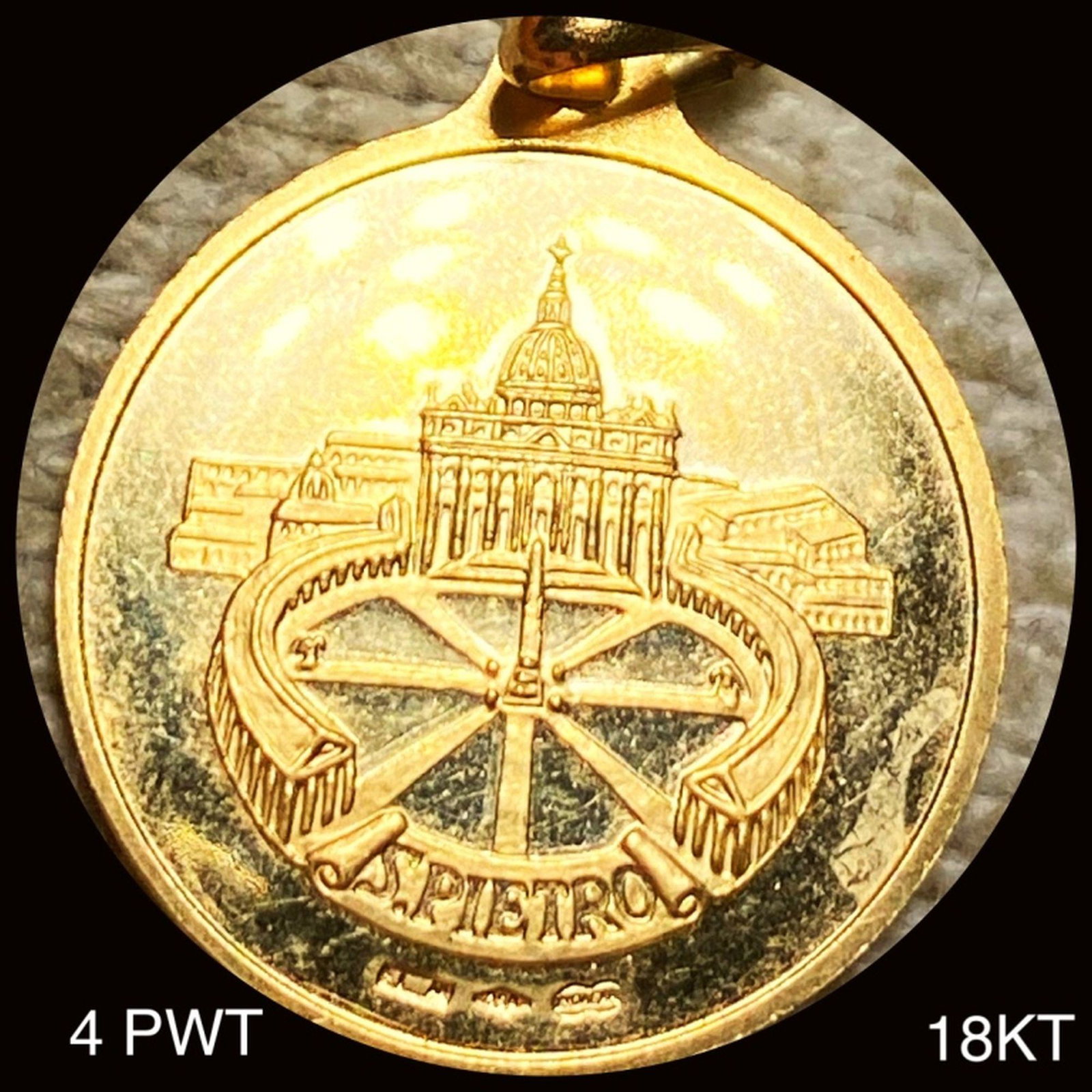 18KT Gold Pendent 4 PWT: 18KT Gold Pendent 4 PWT