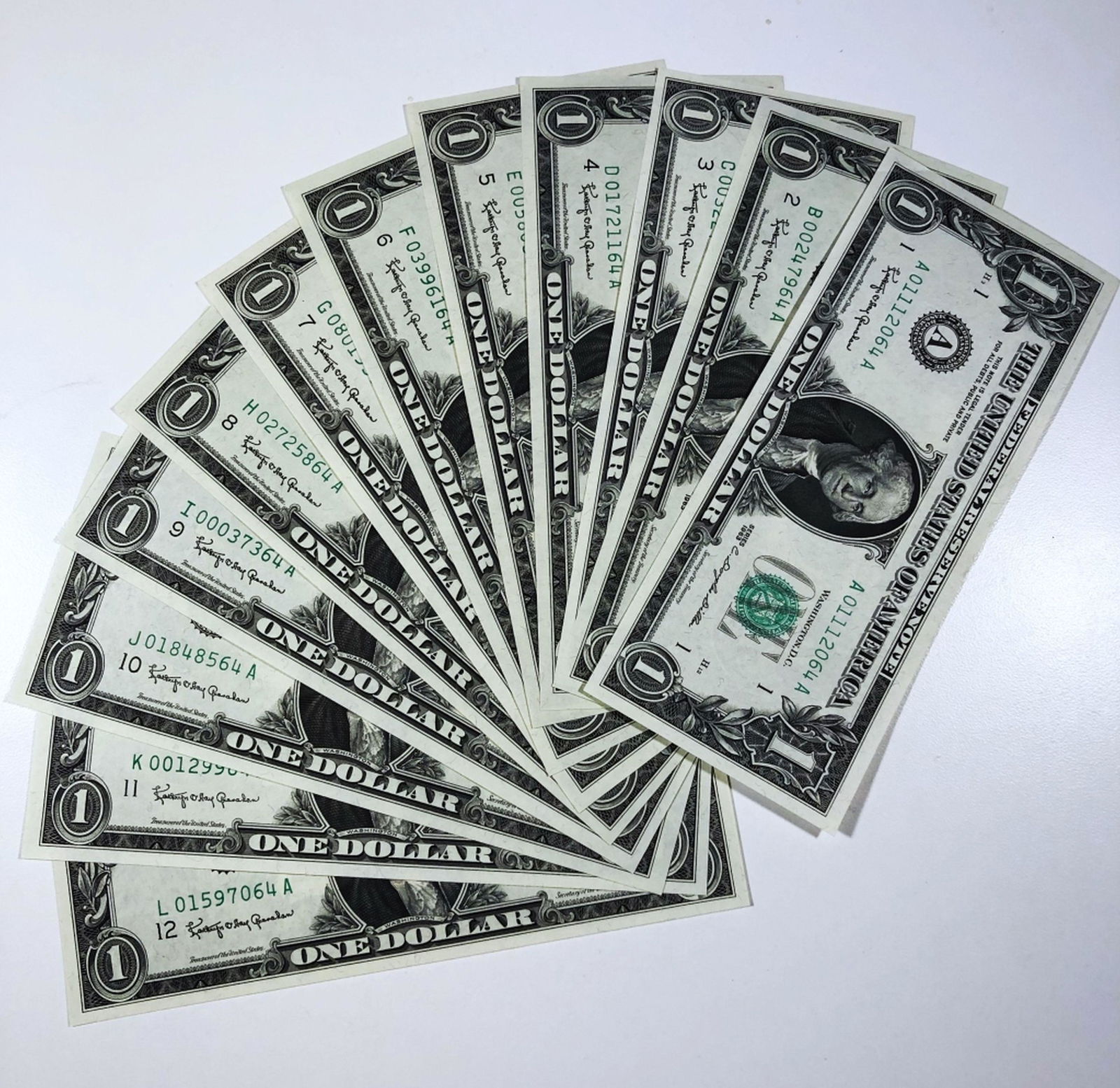 (12) 1963 $1 US Green Seal Bill UNCIRCULATED (1 of 1)