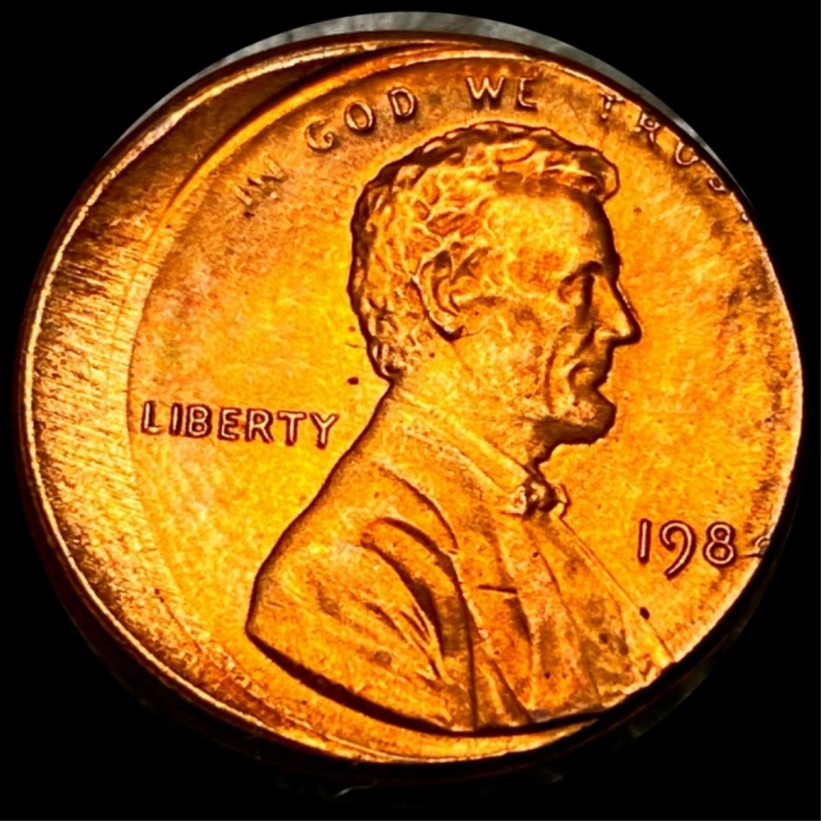 198? Lincoln Memorial Cent UNC RED 15% OFF-CENTER (1 of 2)