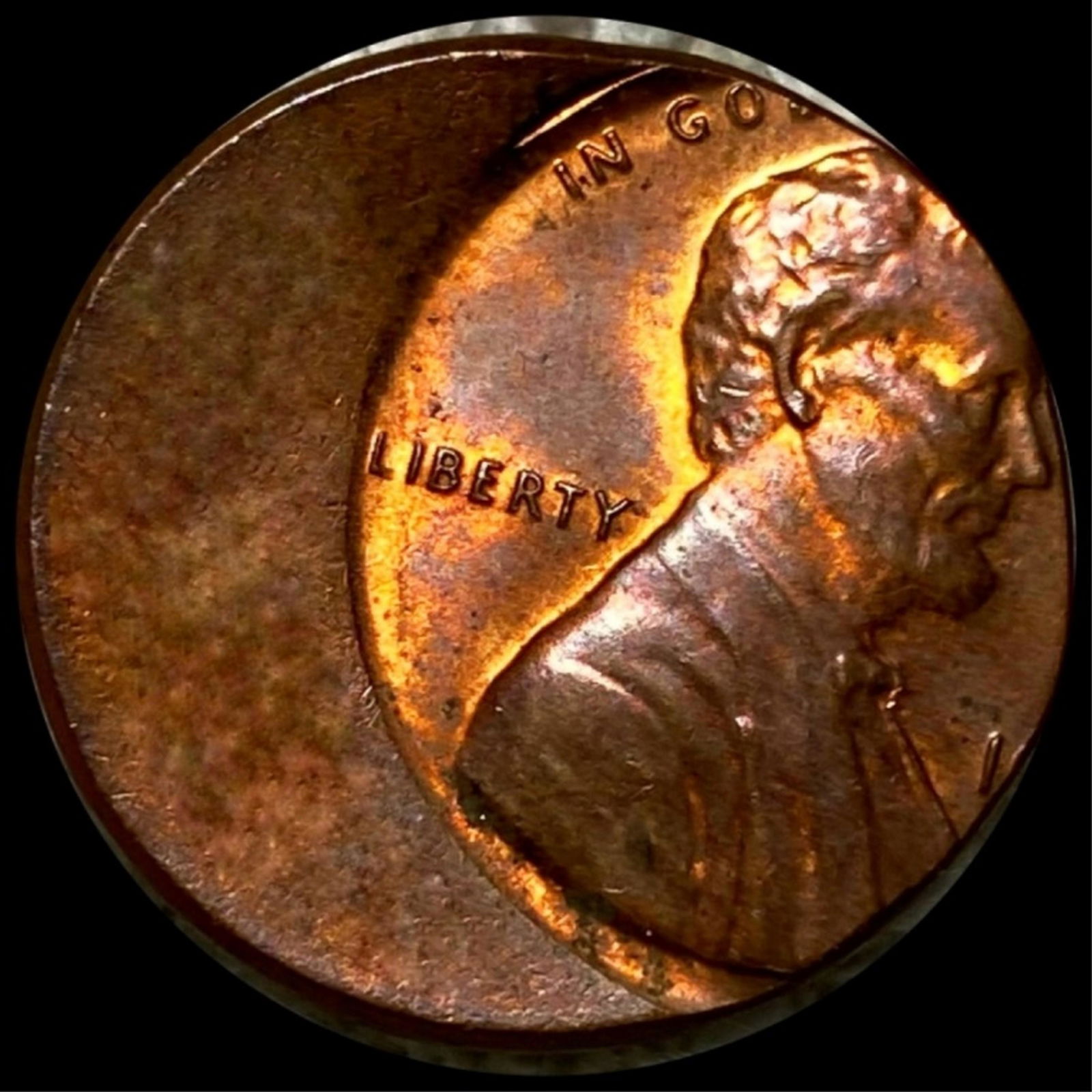 19?? Lincoln Memorial Cent UNC RED 40% OFF-CENTER (1 of 2)