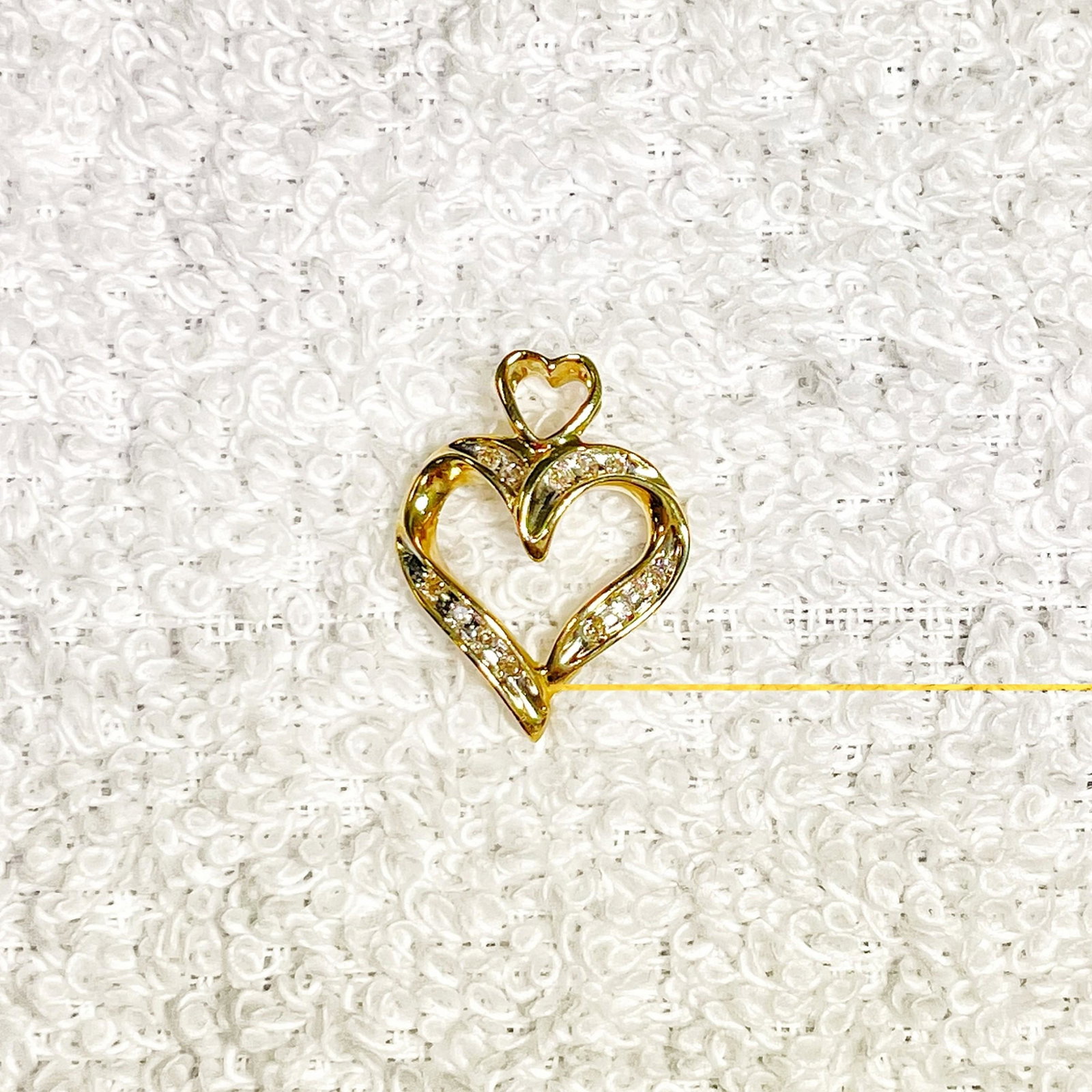 10KT Gold Open Heart Pendant/w Diamond Inlay,: 10KT Gold Open Heart Pendant/w Diamond Inlay,