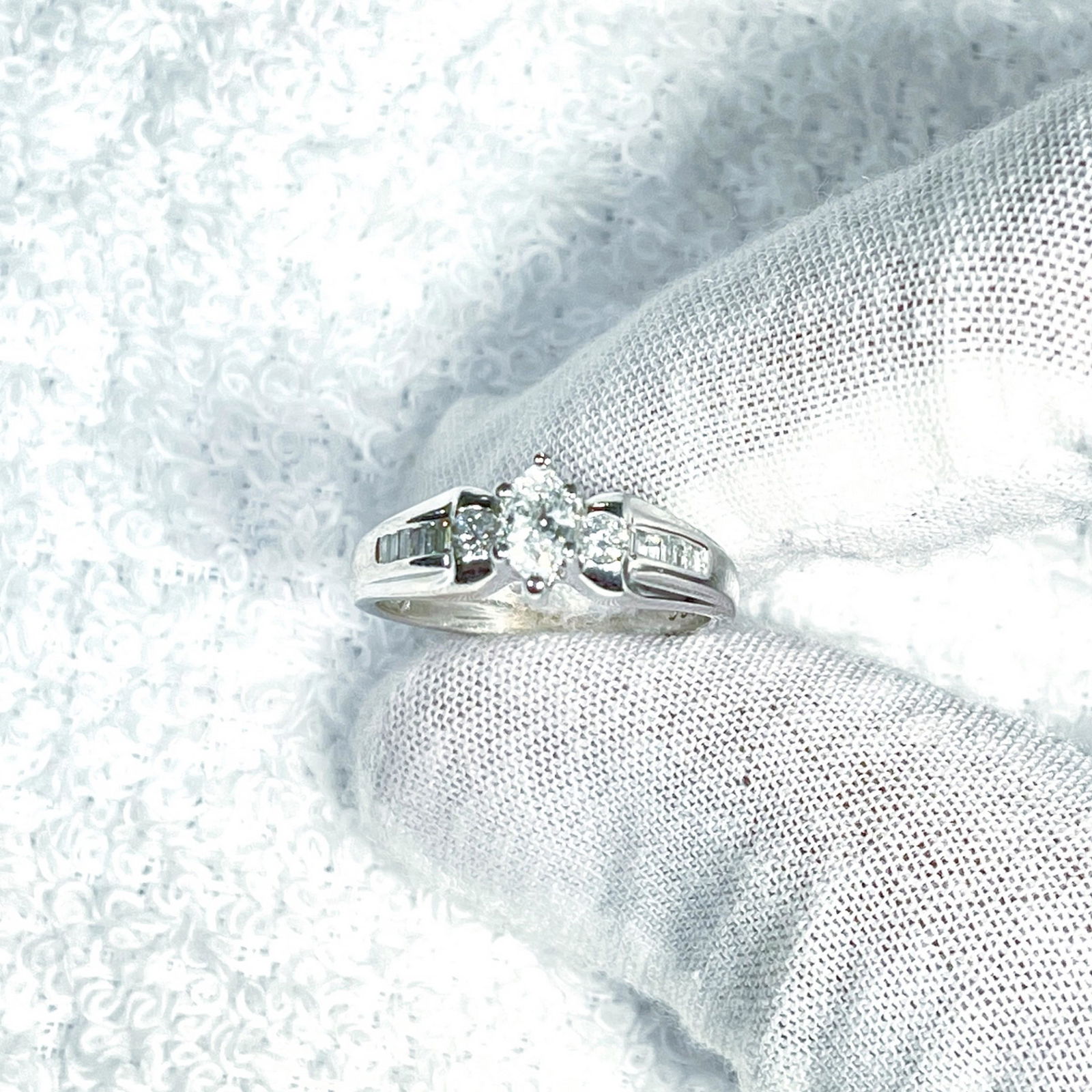 14KT White-Gold Diamond Ring, 3.2DWT (1 of 2)