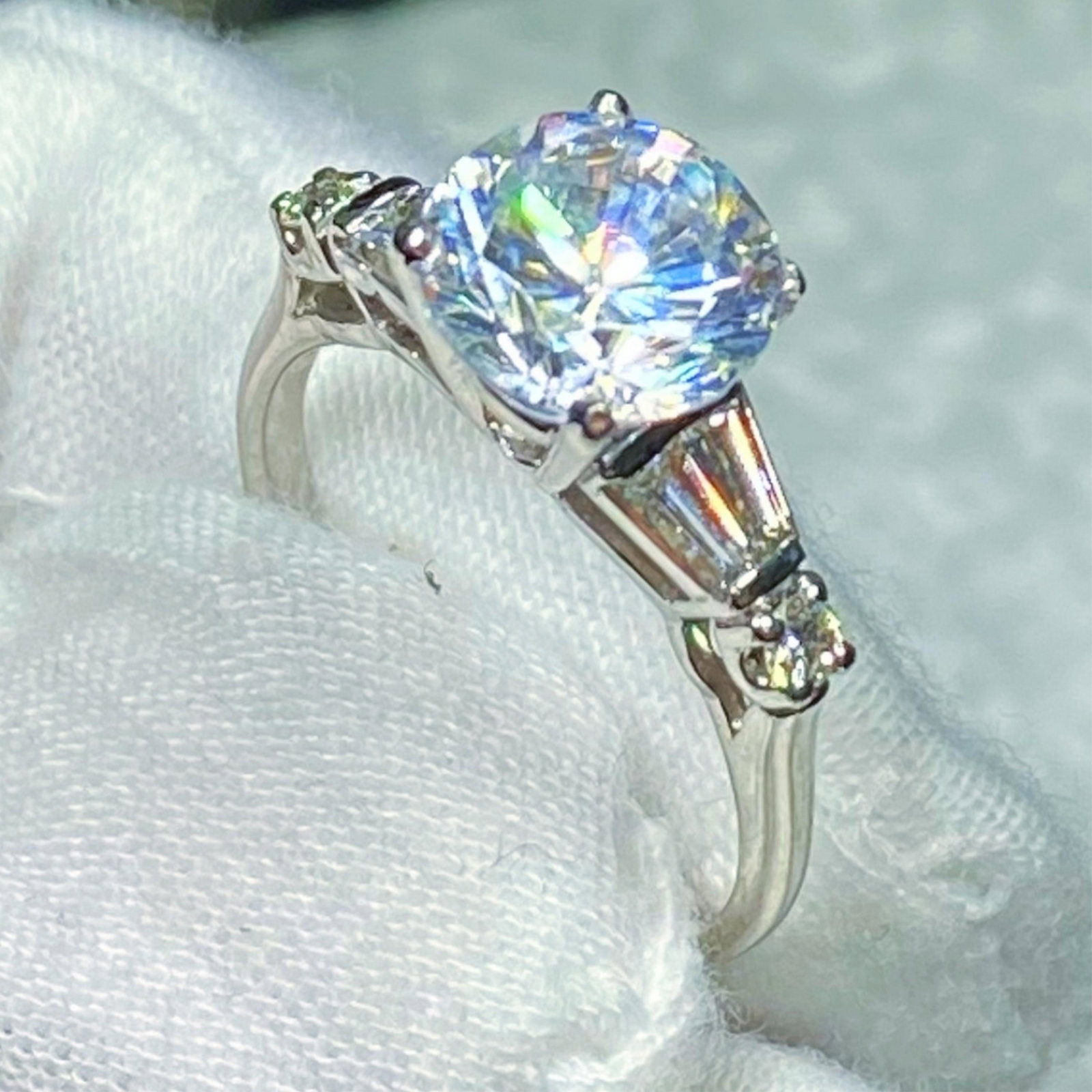 10kt Gold Open Heart Pendant /w Diamond Lining,: 10kt Gold Open Heart Pendant /w Diamond Lining,