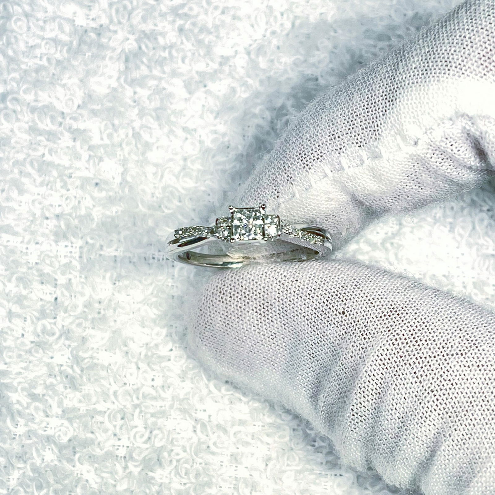 10KT White-Gold Diamond Ring, 1.6DWT (1 of 2)