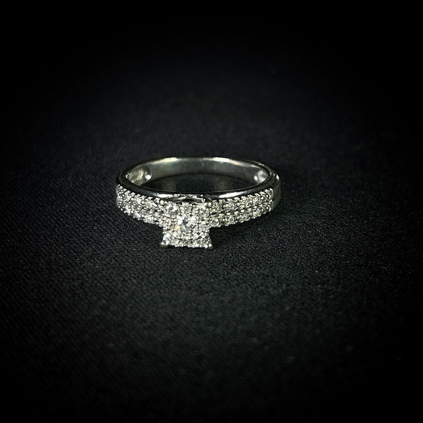 10K White-Gold Diamond Ring 1.5 DWT (1 of 2)