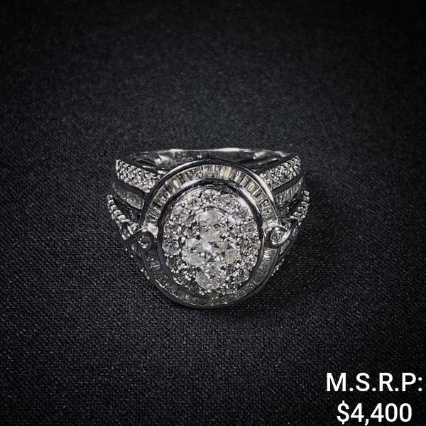 4.4 DWT 10 KT Wht Gold w/ Dimd Lining Ring Sz: 7 (1 of 2)