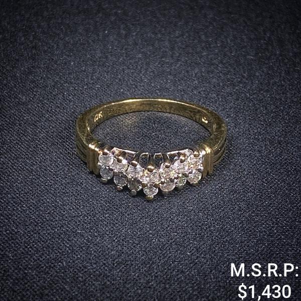 2.1 DWT 10 KT Gold w/ Dimd Lining Ring Sz: 8 (1 of 2)