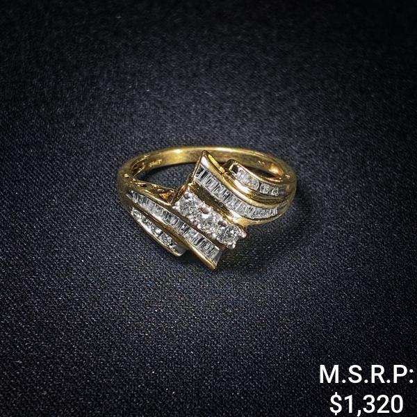 1.6 DWT 10 KT Gold w/ Dimd Lining Ring Sz: 6.5 (1 of 2)