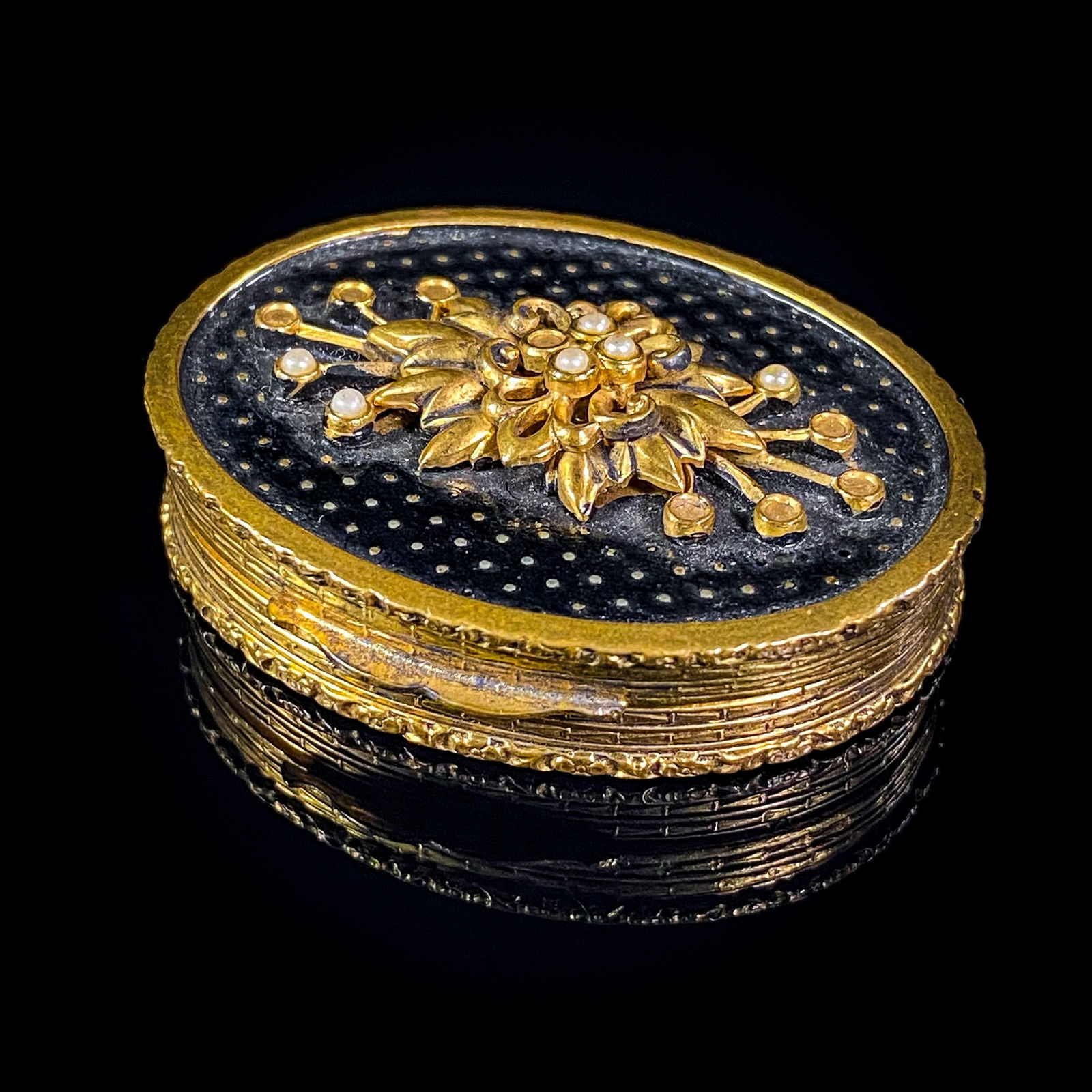 18.2 DWT 10 KT Gold Pill Box: 18.2 DWT 10 KT Gold Pill Box