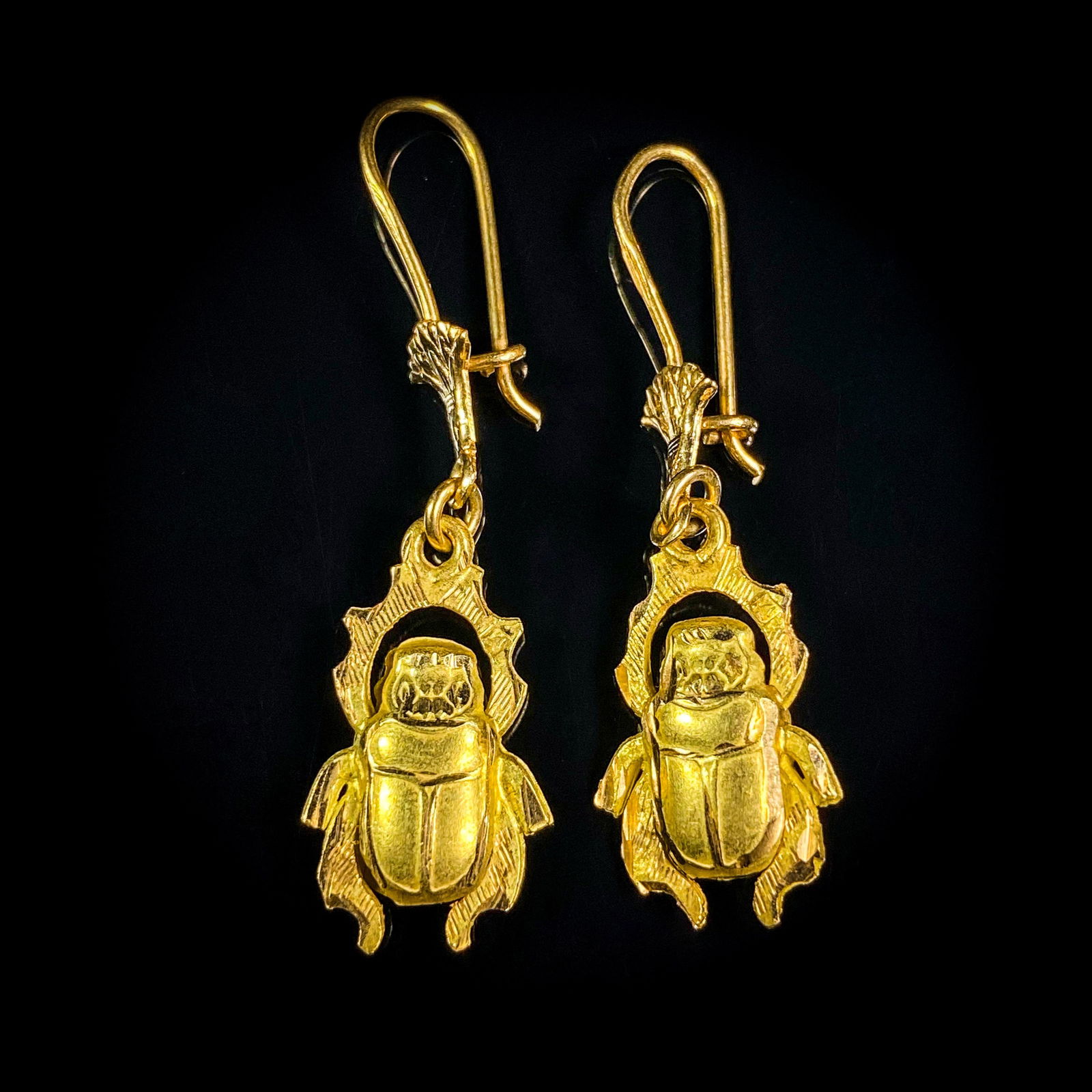 2.3 DWT 18 KT Gold Ladies Scarab Bee Earrings (1 of 3)