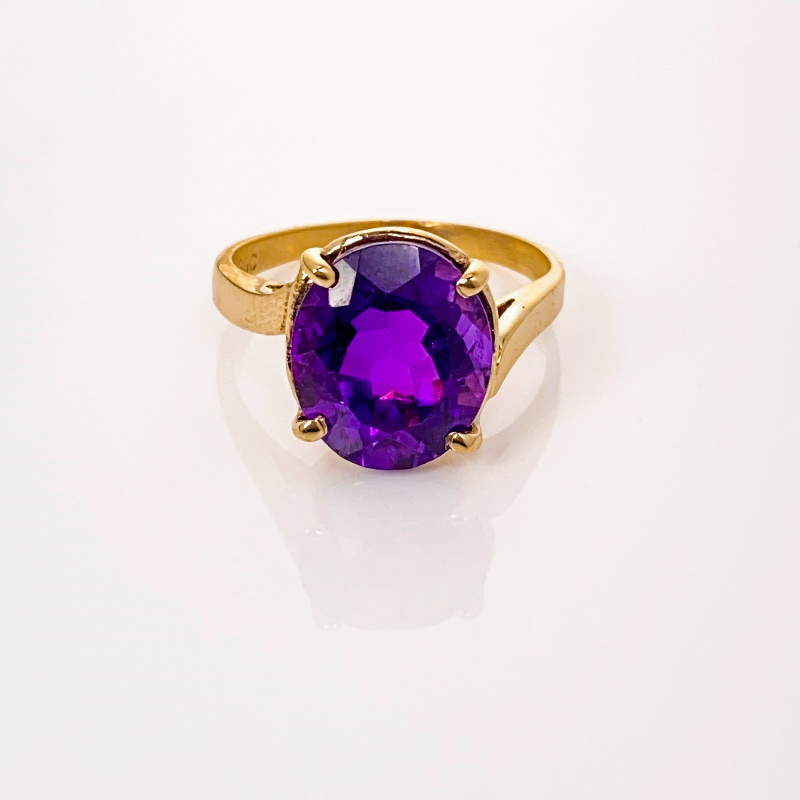 10k yg Amethyst Stone Ring (1 of 4)