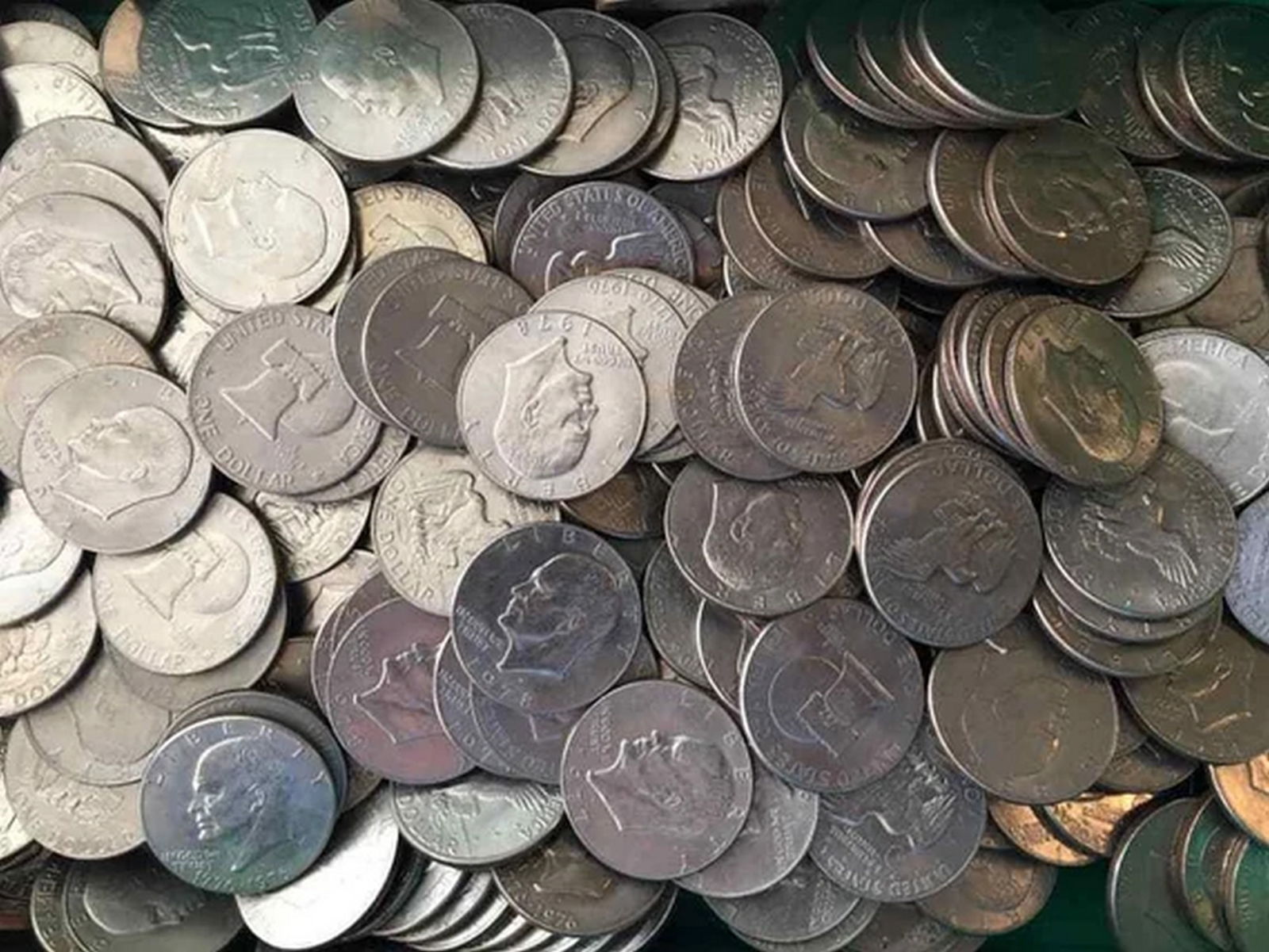 [100 coins] Eisenhower Dollars Nice CIRC (1 of 1)