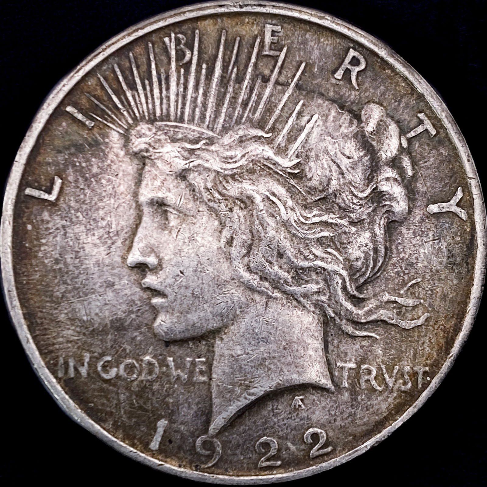 1922-D Silver Peace Dollar CLOSELY UNCIRCULATED (1 of 2)