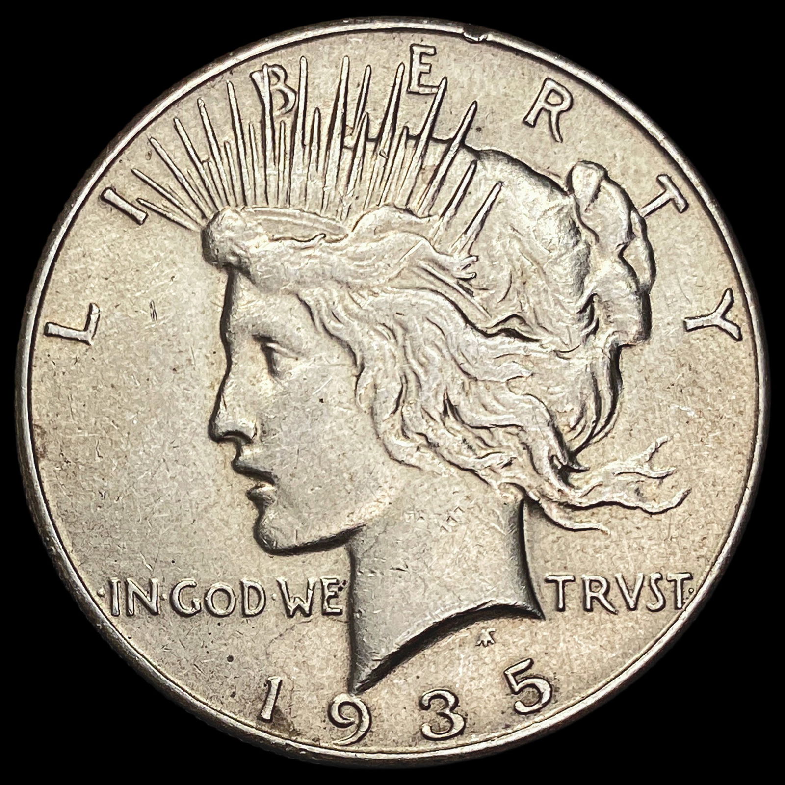 1935 Silver Peace Dollar CLOSELY UNCIRCULATED (1 of 2)