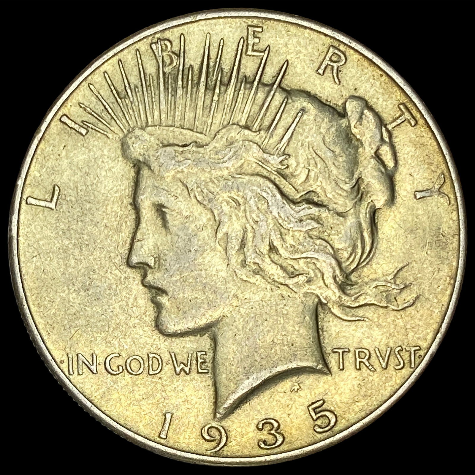 1935 Silver Peace Dollar CLOSELY UNCIRCULATED (1 of 2)