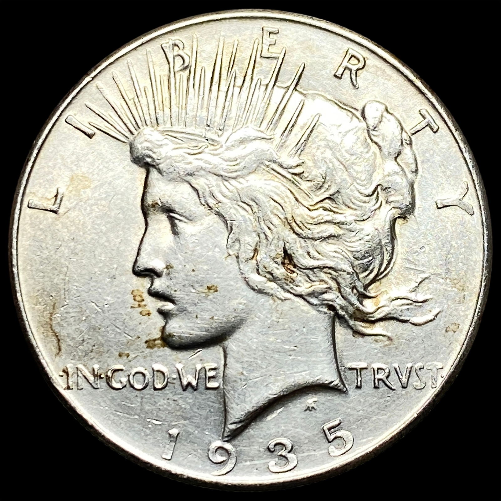 1935 Silver Peace Dollar CLOSELY UNCIRCULATED (1 of 2)