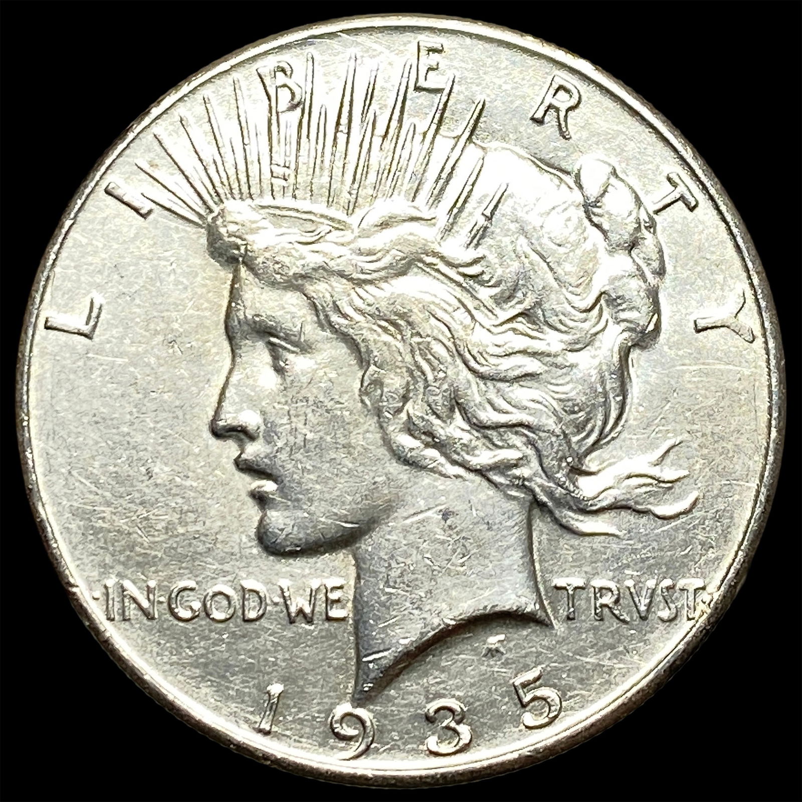 1935 Silver Peace Dollar CLOSELY UNCIRCULATED (1 of 2)