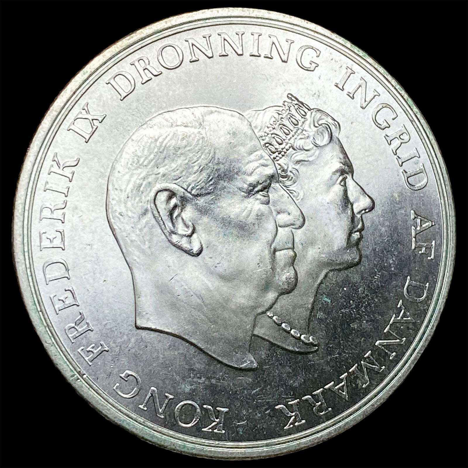 1960 Denmark Silver 5 Koroner CLOSELY UNCIRCULATED: 1960 Denmark Silver 5 Koroner CLOSELY UNCIRCULATED