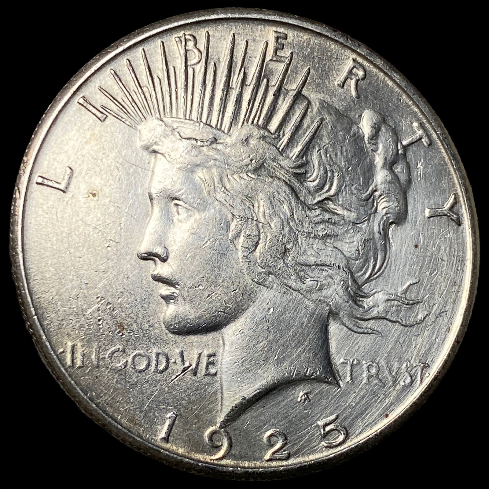 1925 Peace Silver Dollar CLOSELY UNCIRCULATED (1 of 2)