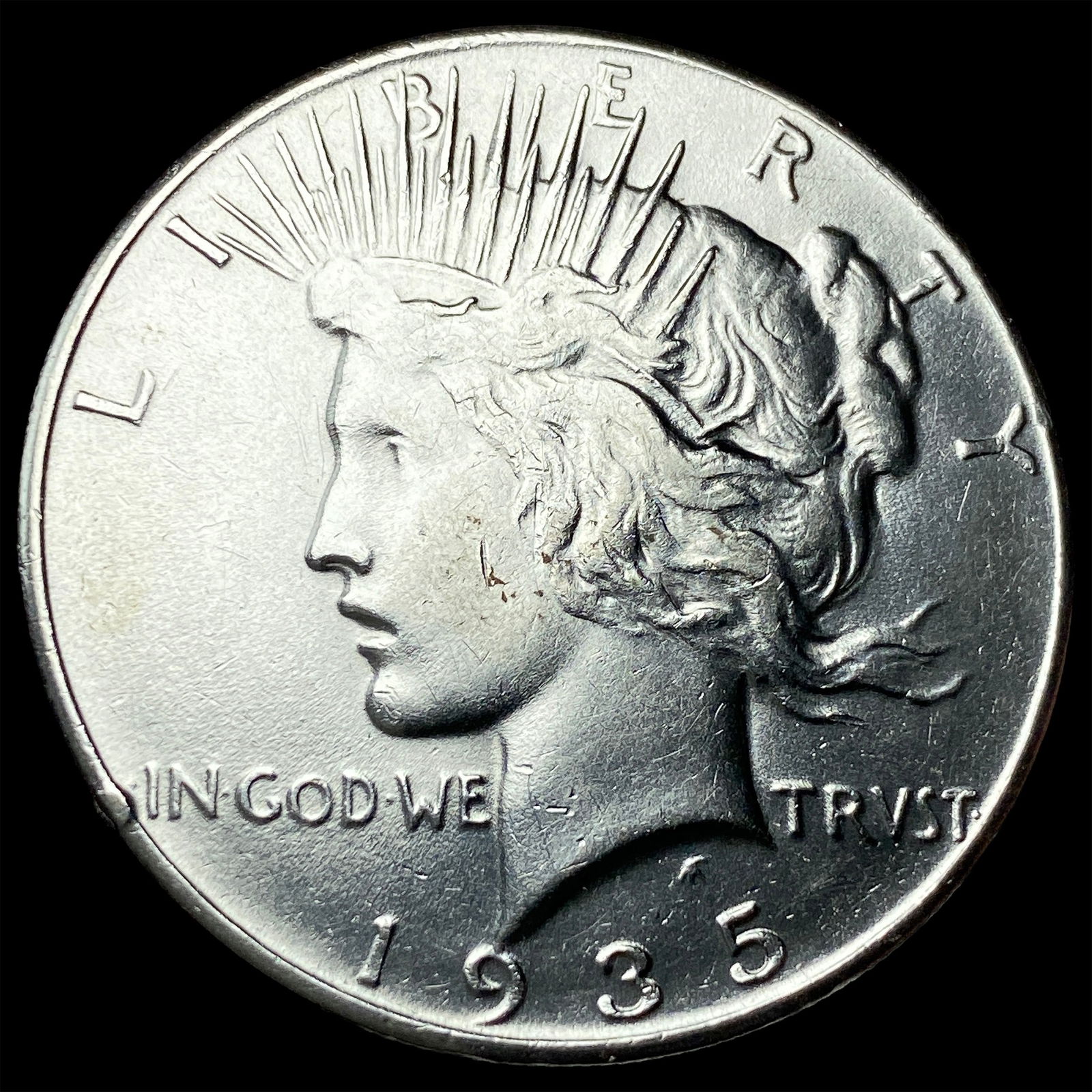 1935 Silver Peace Dollar CLOSELY UNCIRCULATED (1 of 2)
