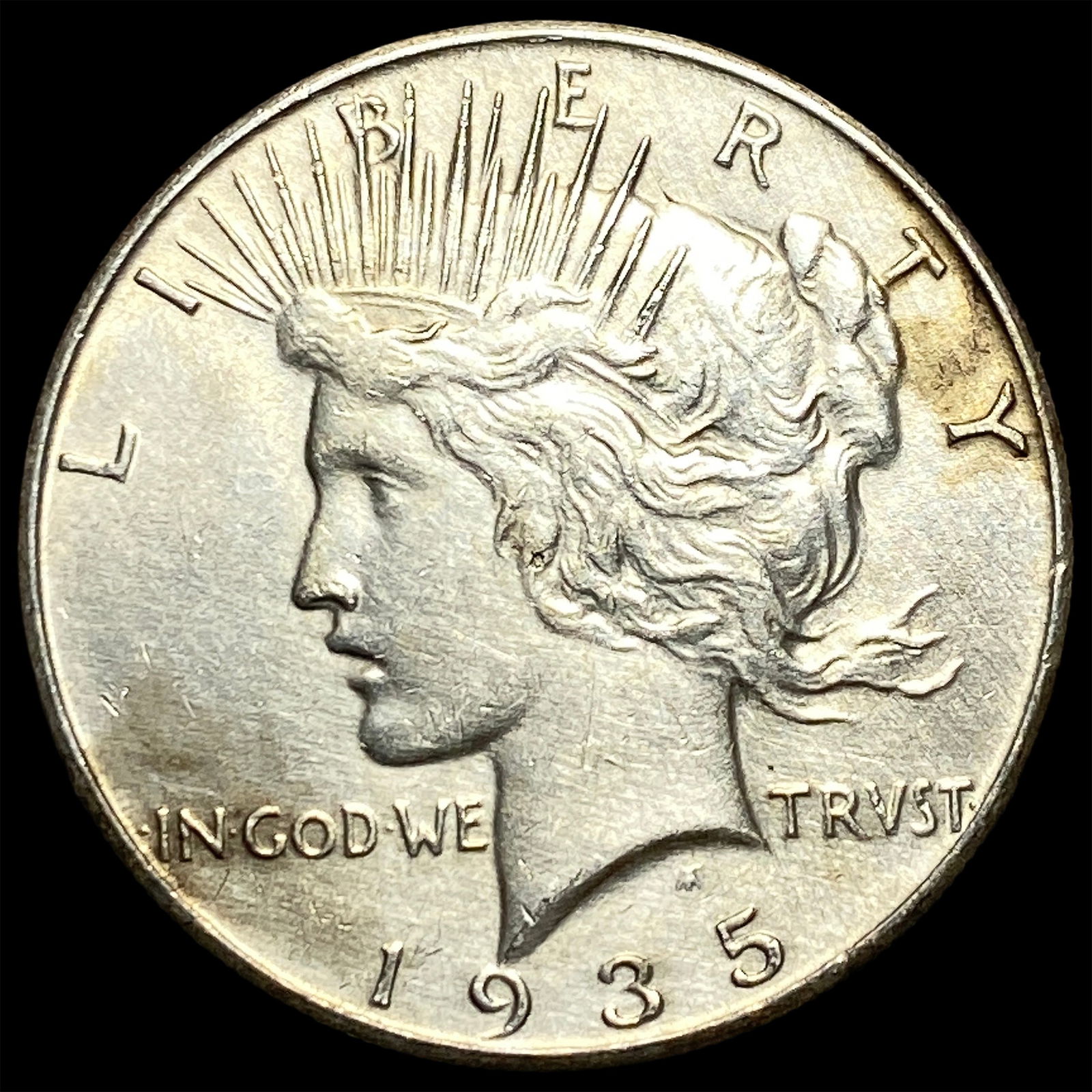 1935 Silver Peace Dollar CLOSELY UNCIRCULATED (1 of 2)
