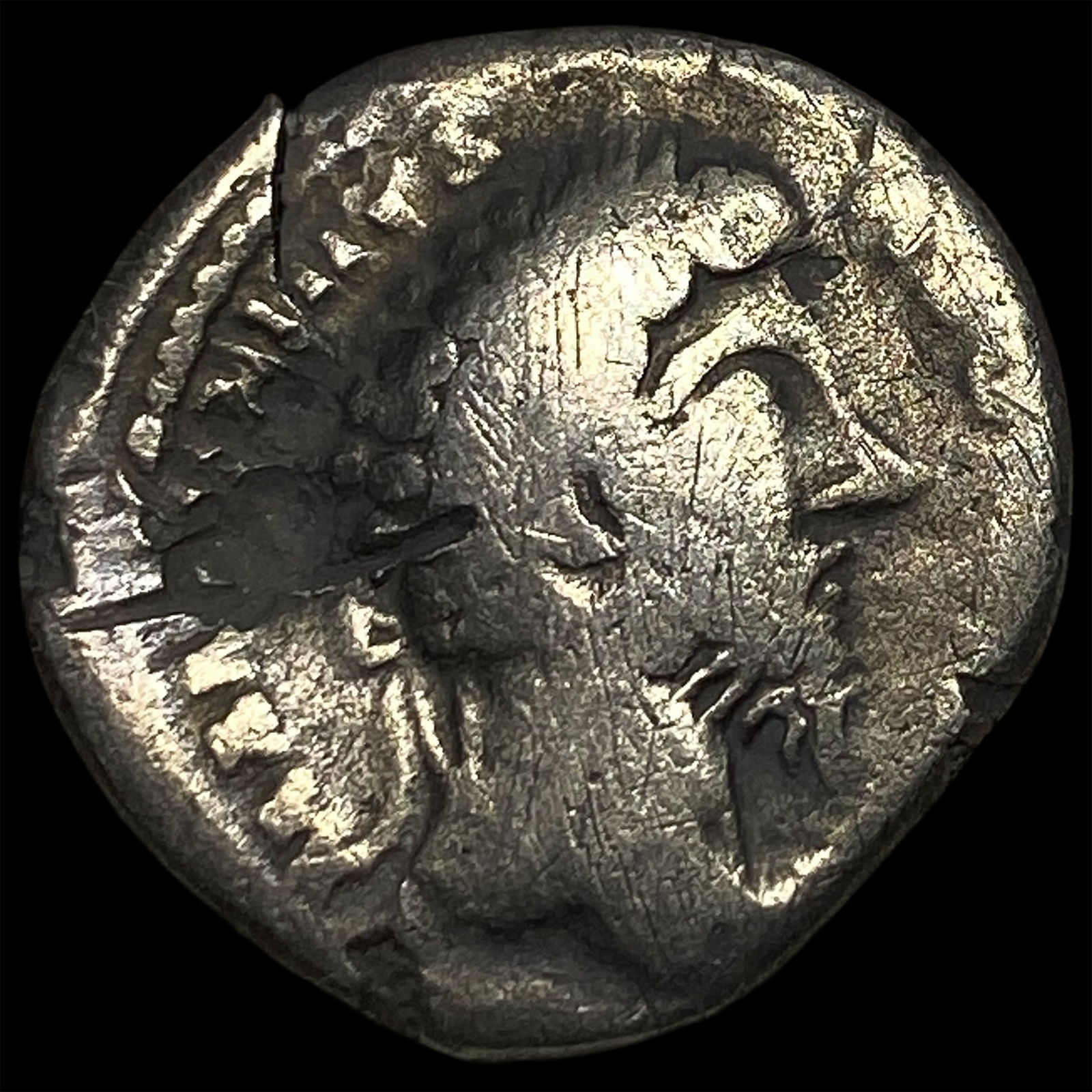 Roman Empire Marcus Aurelius 161-180 AD Silver Denarius NEARLY UNCIRCULATED (1 of 2)