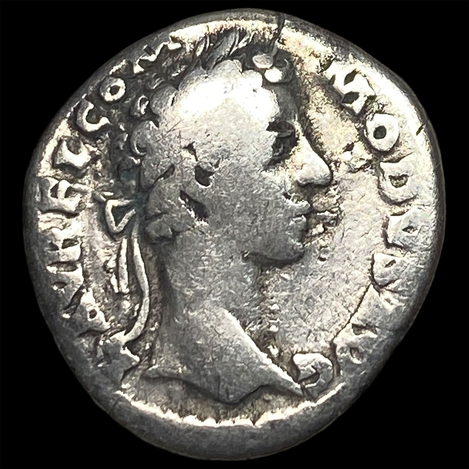 Roman Empire Commodus 180-196 AD Silver Denarius NEARLY UNCIRCULATED: Roman Empire Commodus 180-196 AD Silver Denarius NEARLY UNCIRCULATED