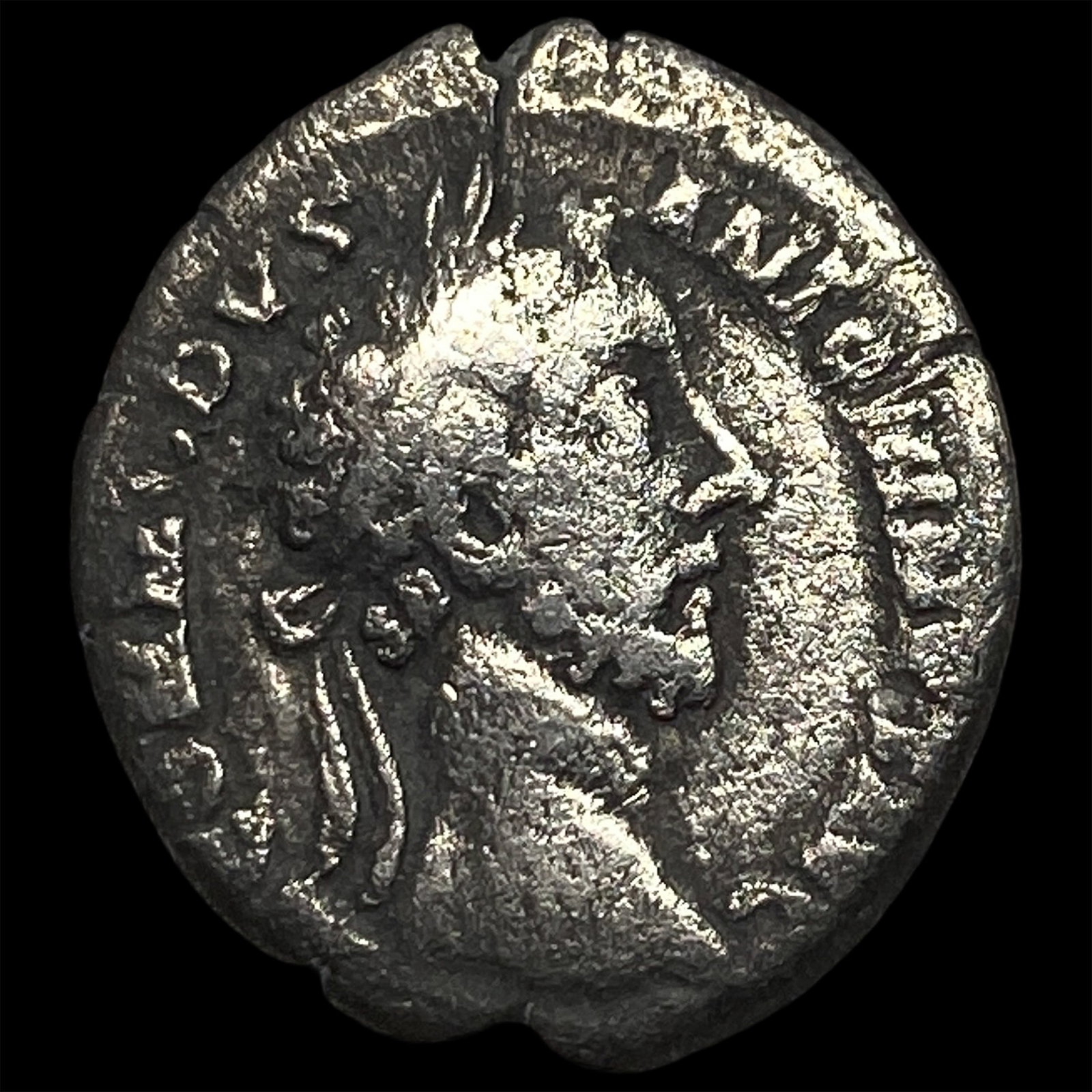 Roman Empire Commodus 180-196 AD Silver Denarius NEARLY UNCIRCULATED: Roman Empire Commodus 180-196 AD Silver Denarius NEARLY UNCIRCULATED