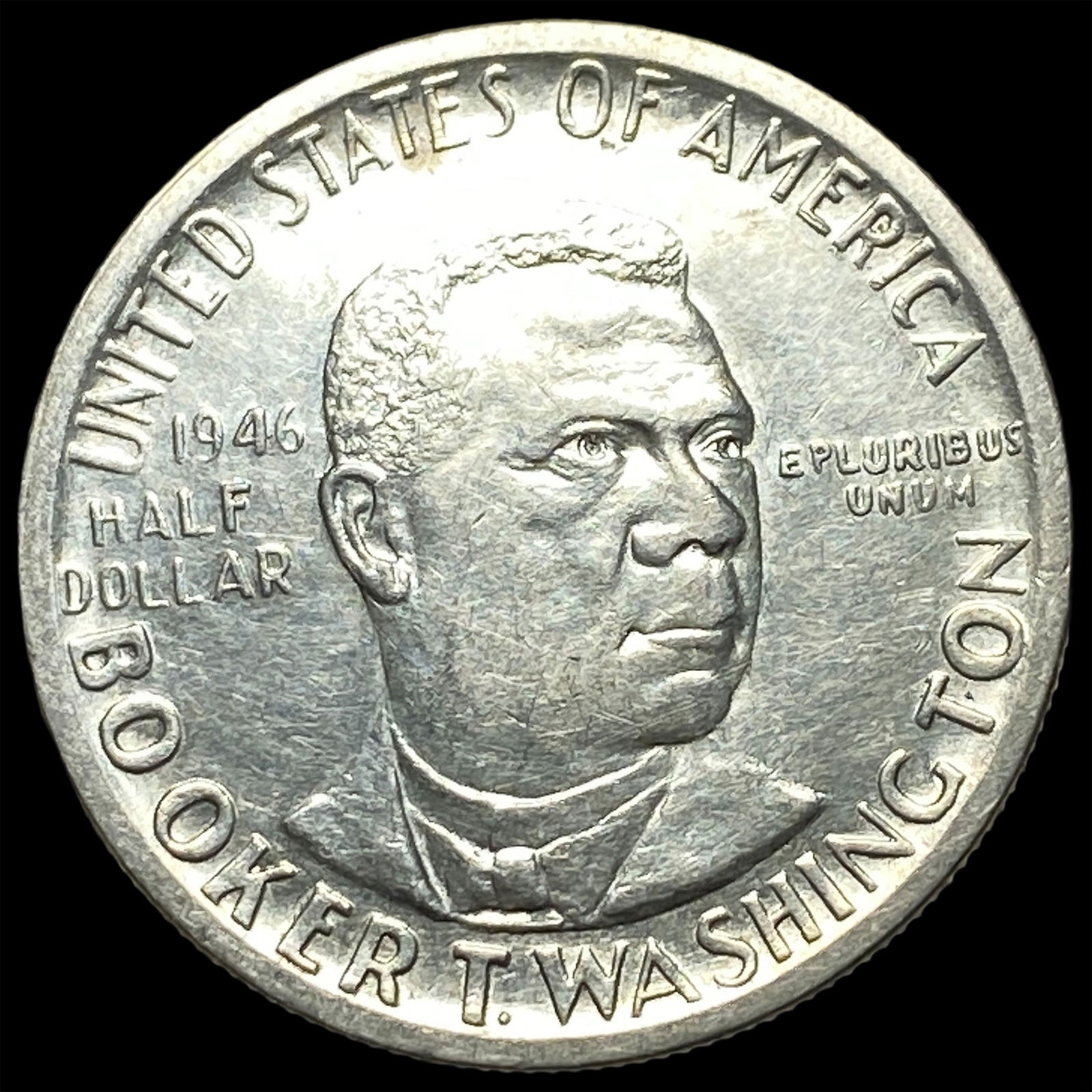 1946 Silver Half Dollar Booker T. Washington CLOSELY UNCIRCULATED (1 of 2)