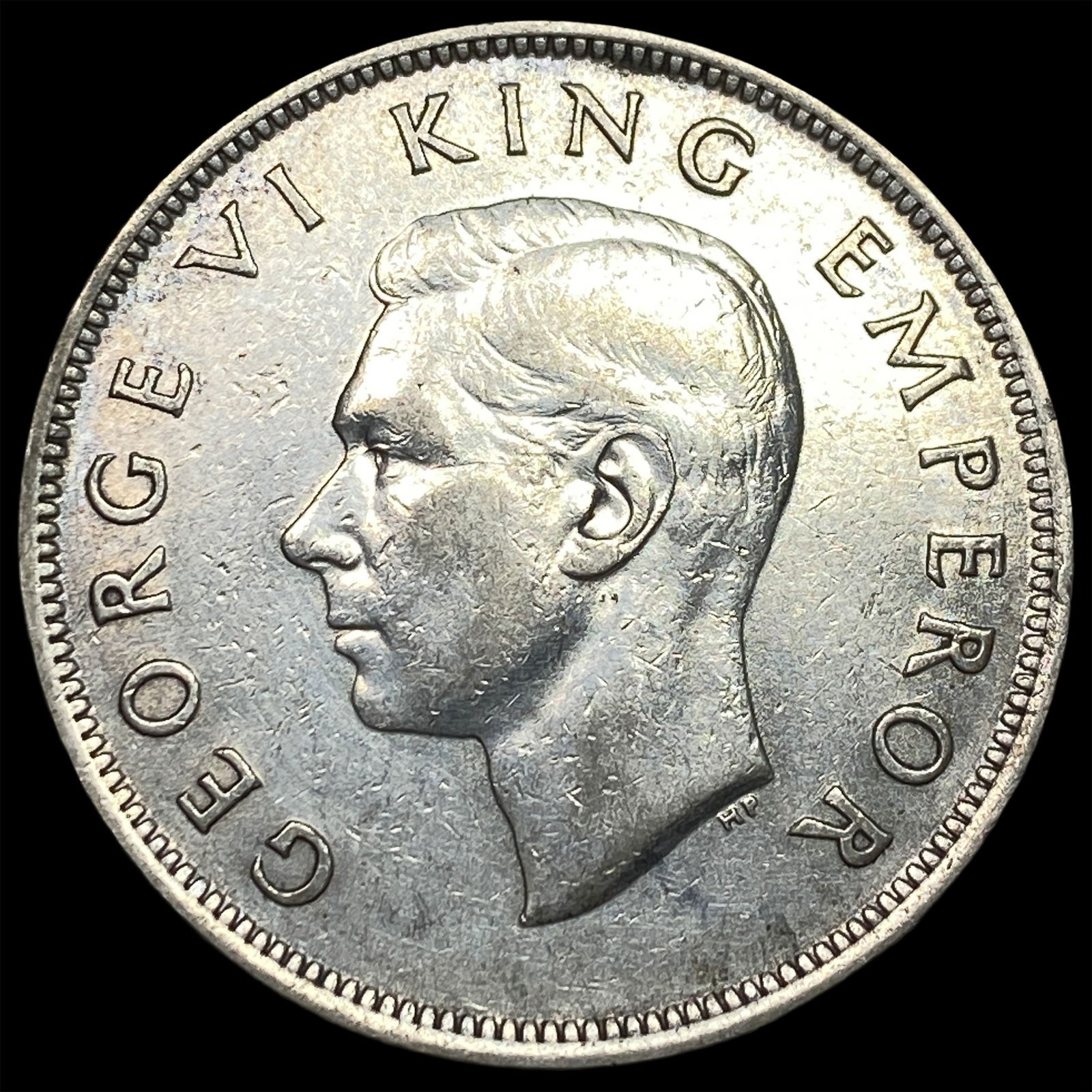 1943 New Zealand Silver Half Crown - George VI NEARLY UNCIRCULATED: 1943 New Zealand Silver Half Crown - George VI NEARLY UNCIRCULATED
