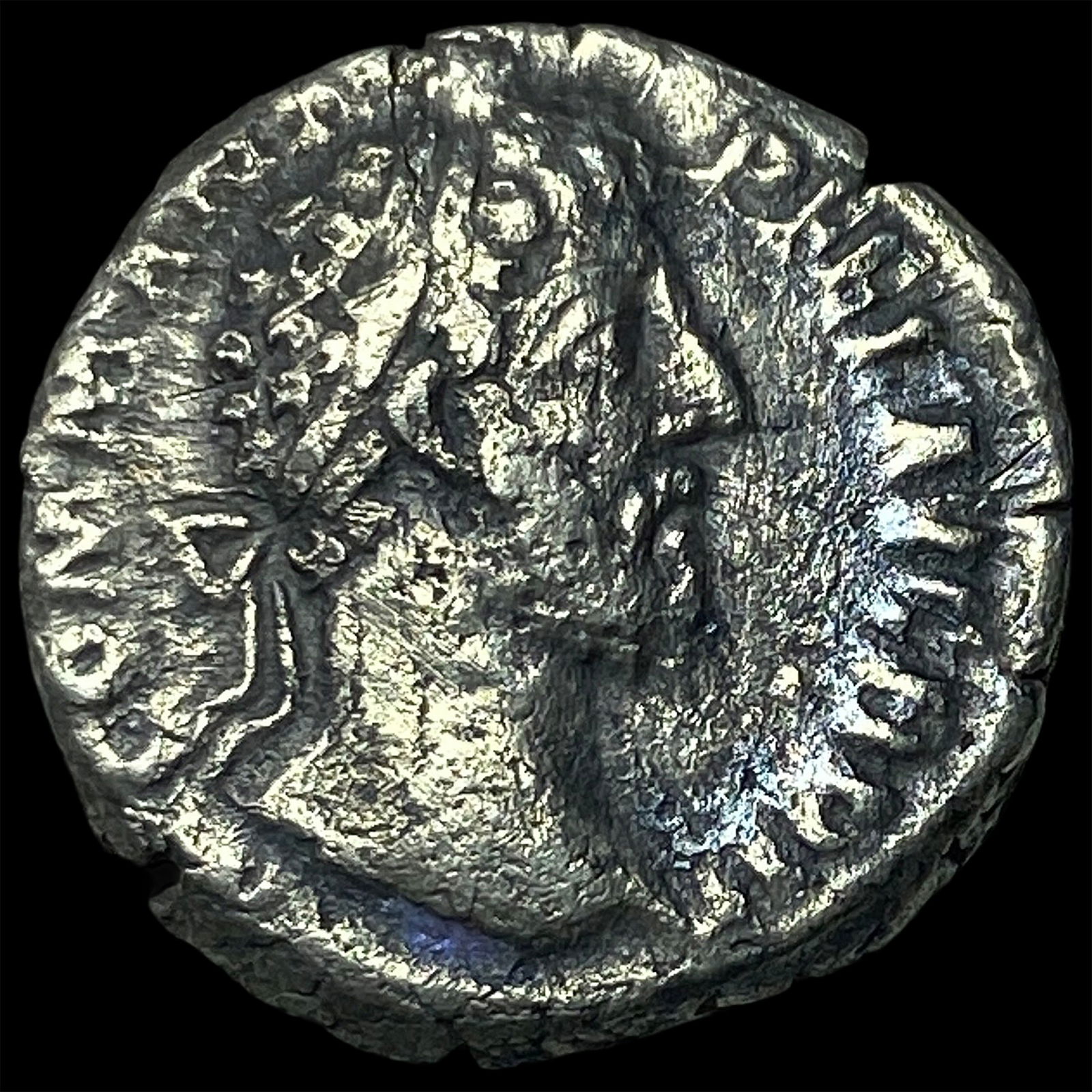 Roman Empire Commodus 180-196 AD Silver Denarius NEARLY UNCIRCULATED: Roman Empire Commodus 180-196 AD Silver Denarius NEARLY UNCIRCULATED
