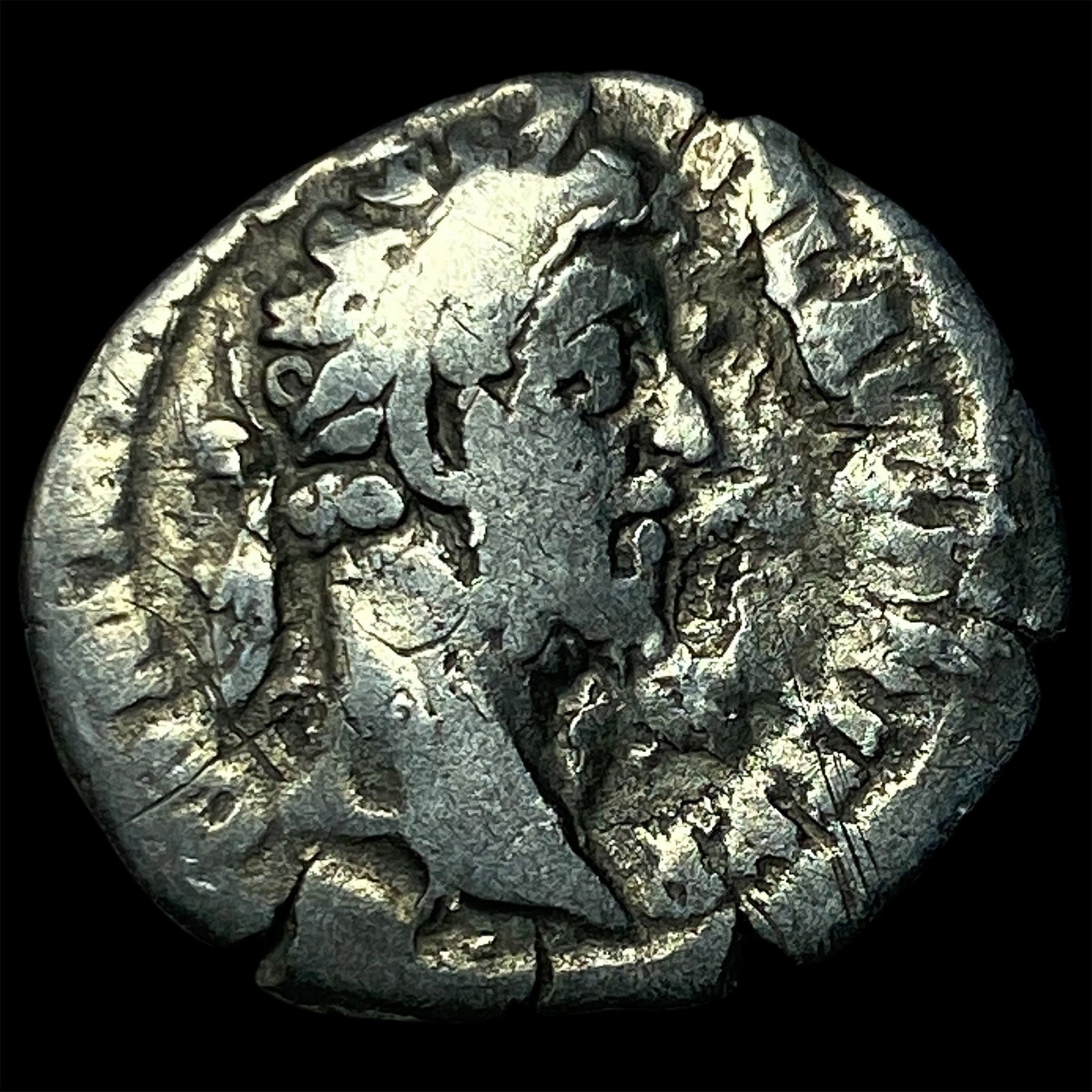 Roman Empire Commodus 180-196 AD Silver Denarius NEARLY UNCIRCULATED: Roman Empire Commodus 180-196 AD Silver Denarius NEARLY UNCIRCULATED