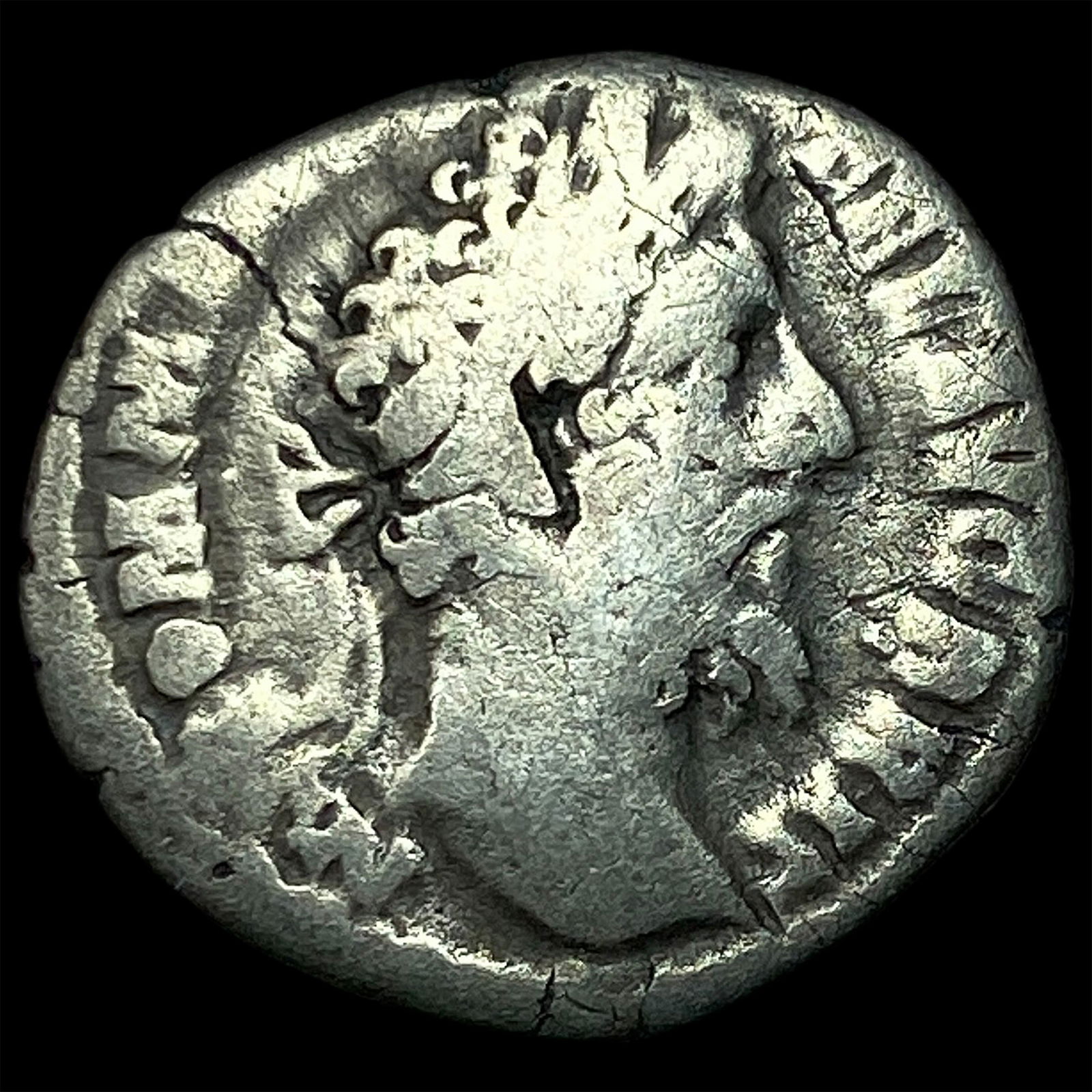 Roman Empire Commodus 180-196 AD Silver Denarius NEARLY UNCIRCULATED: Roman Empire Commodus 180-196 AD Silver Denarius NEARLY UNCIRCULATED